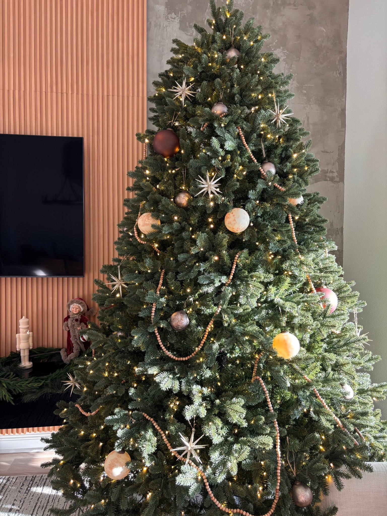 So excited to decorate for Christmas! I changed up my ornaments this year and added wood bead garland to my king of Christmas tree!

Holiday home decor
Christmas decor 

#LTKHome #LTKHoliday #LTKSeasonal