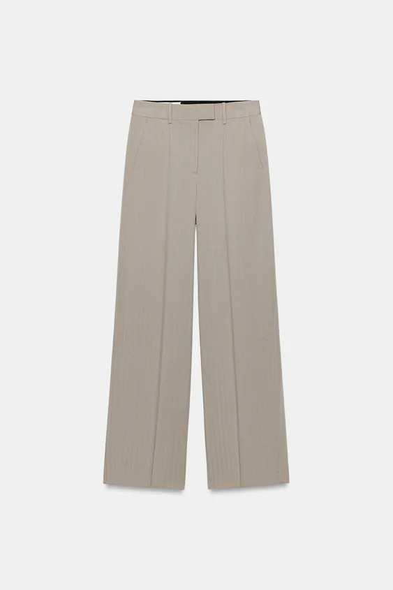 High-waist trousers featuring front pockets and jetted back pockets. Straight-leg design with fro... | Zara NL