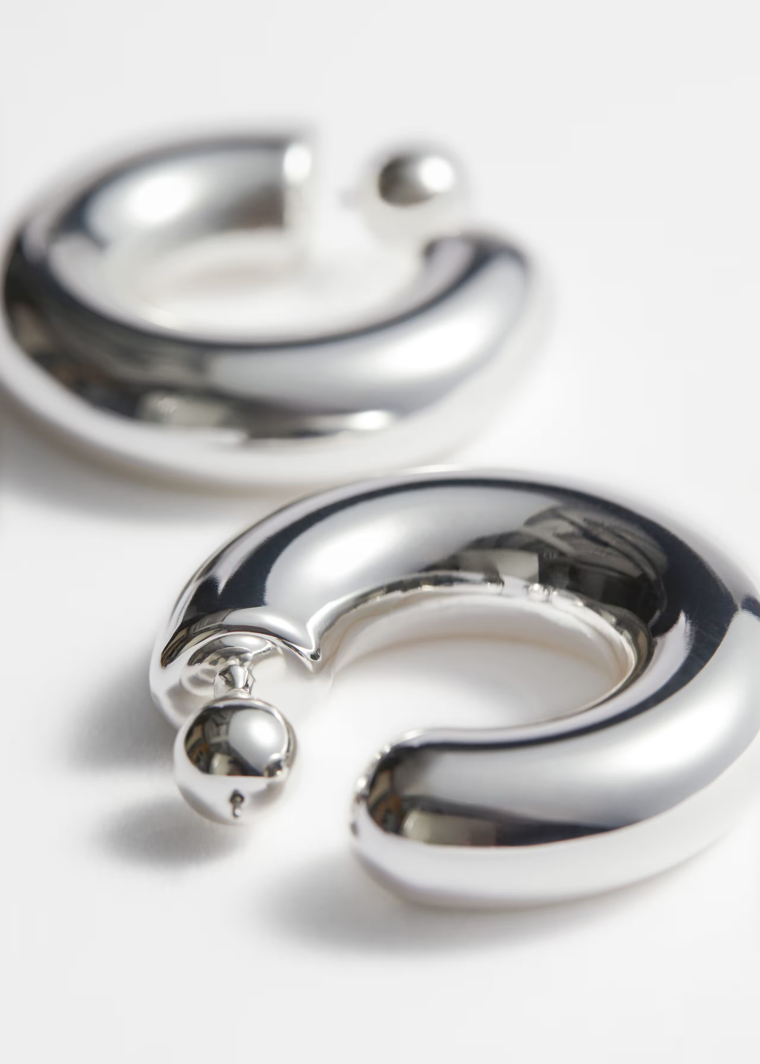 Große, markante Creolen | & Other Stories EU