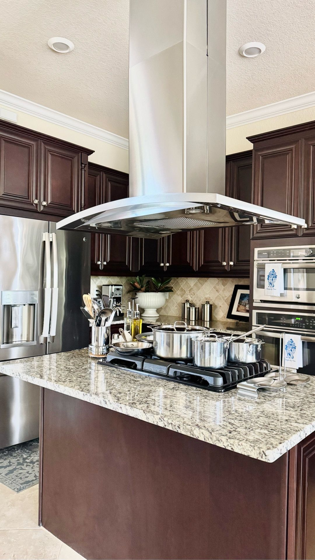 🤎Timeless Kitchen Essentials! Perfect gift ideas for the cooking lovers & for newly weds!🎁

Kitchen Essentials | Cookware Set | Kitchen Gadgets | 

#LTKGiftGuide #LTKFamily #LTKHoliday