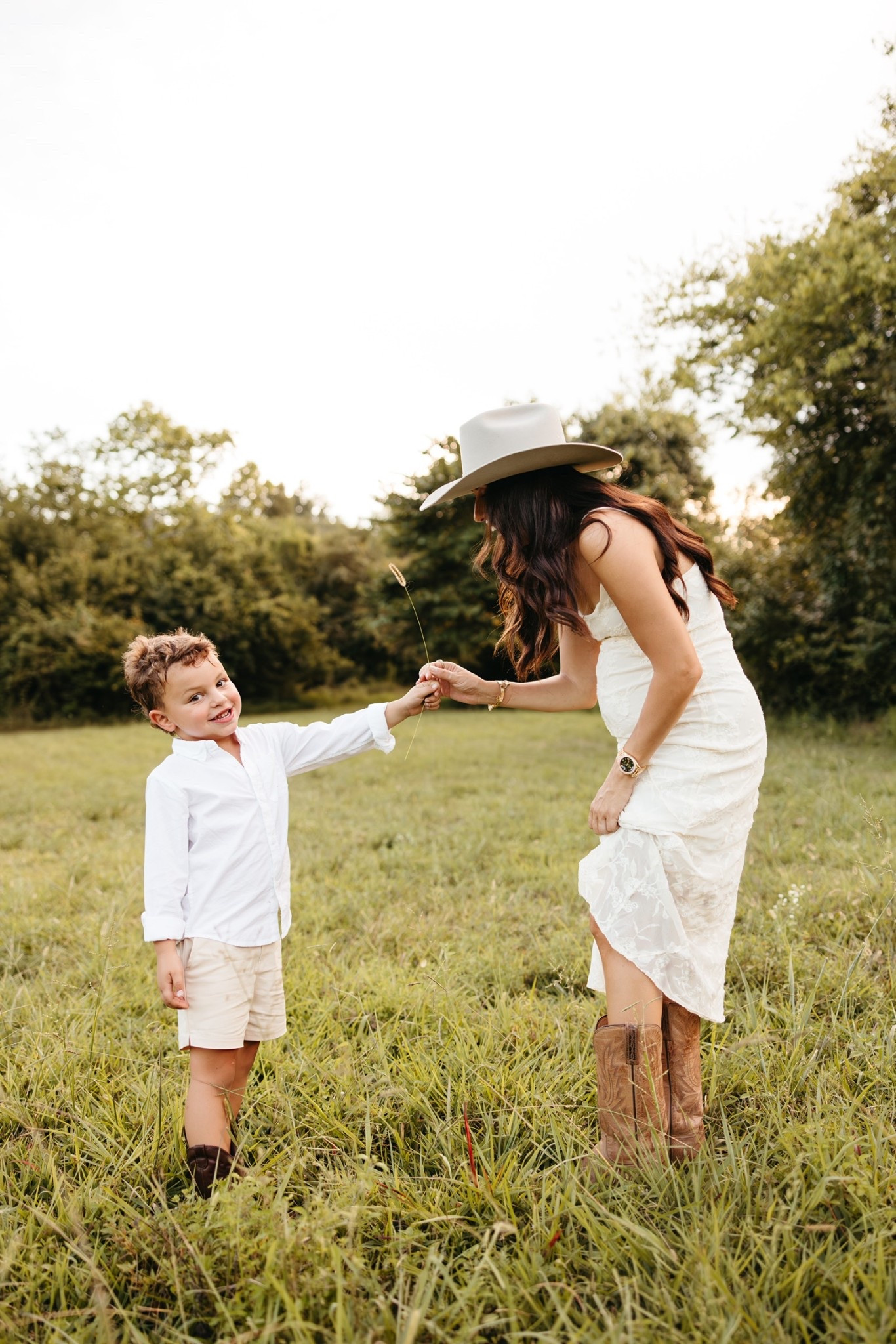 Fall family photos outfit ideas🫶🏼✨ my original dress isn’t linkable, but saved a bunch of similar options!


fall family photos, fall family pictures, fall family outfit ideas, family photo session, nashville, mom of 3, Dede Raad, Dress up Buttercup

#LTKFamily #LTKStyleTip #LTKFindsUnder100