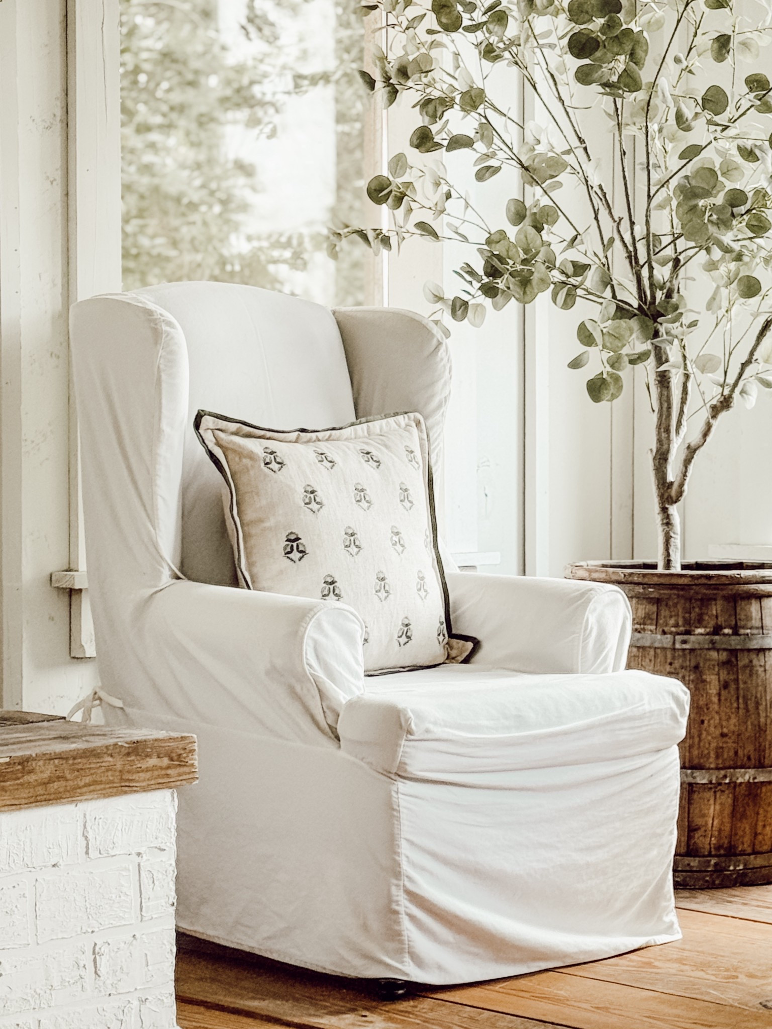 Simple slipcovers can totally transform a piece! 🙌🤍 #slipcovers #furnitureflip

#LTKSeasonal #LTKHome