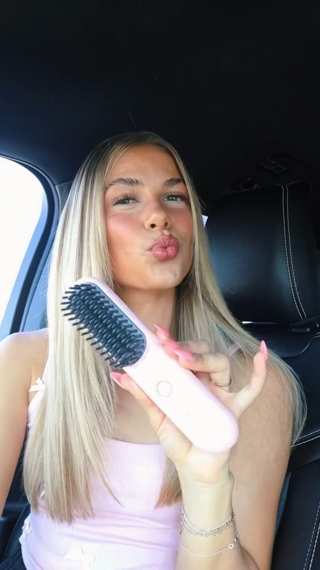 on the go hair hack 💁🏼‍♀️

#LTKGiftGuide #LTKSeasonal #LTKHoliday