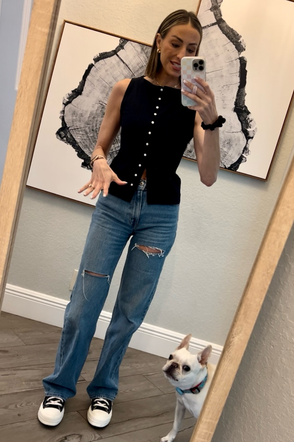 Abercrombie fit for the day!
Abercrombie jeans- wearing my tts 24 regular length and I am 5’7, these are a TRUE denim and will stretch with wear!
Abercrombie tank- tts small
Converse Hightop Platforms- run BIG! Size down 1/2 size!

#abercrombie
#converse

#LTKOver40 #LTKFindsUnder50 #LTKFindsUnder100