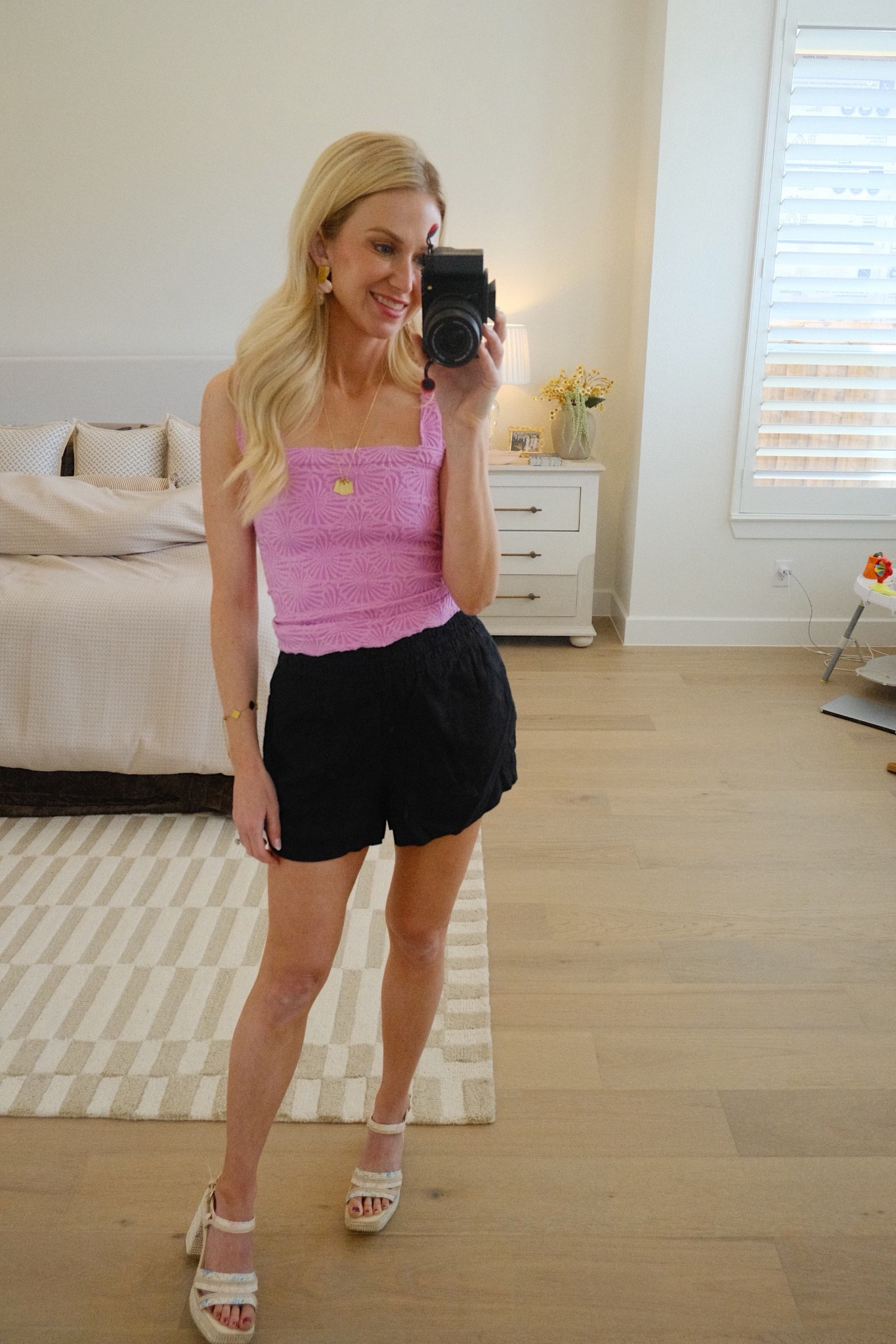 comfy mom ootd that still makes me feel cute and put together. 

#LTKmomlife #LTKootd #LTKPetite