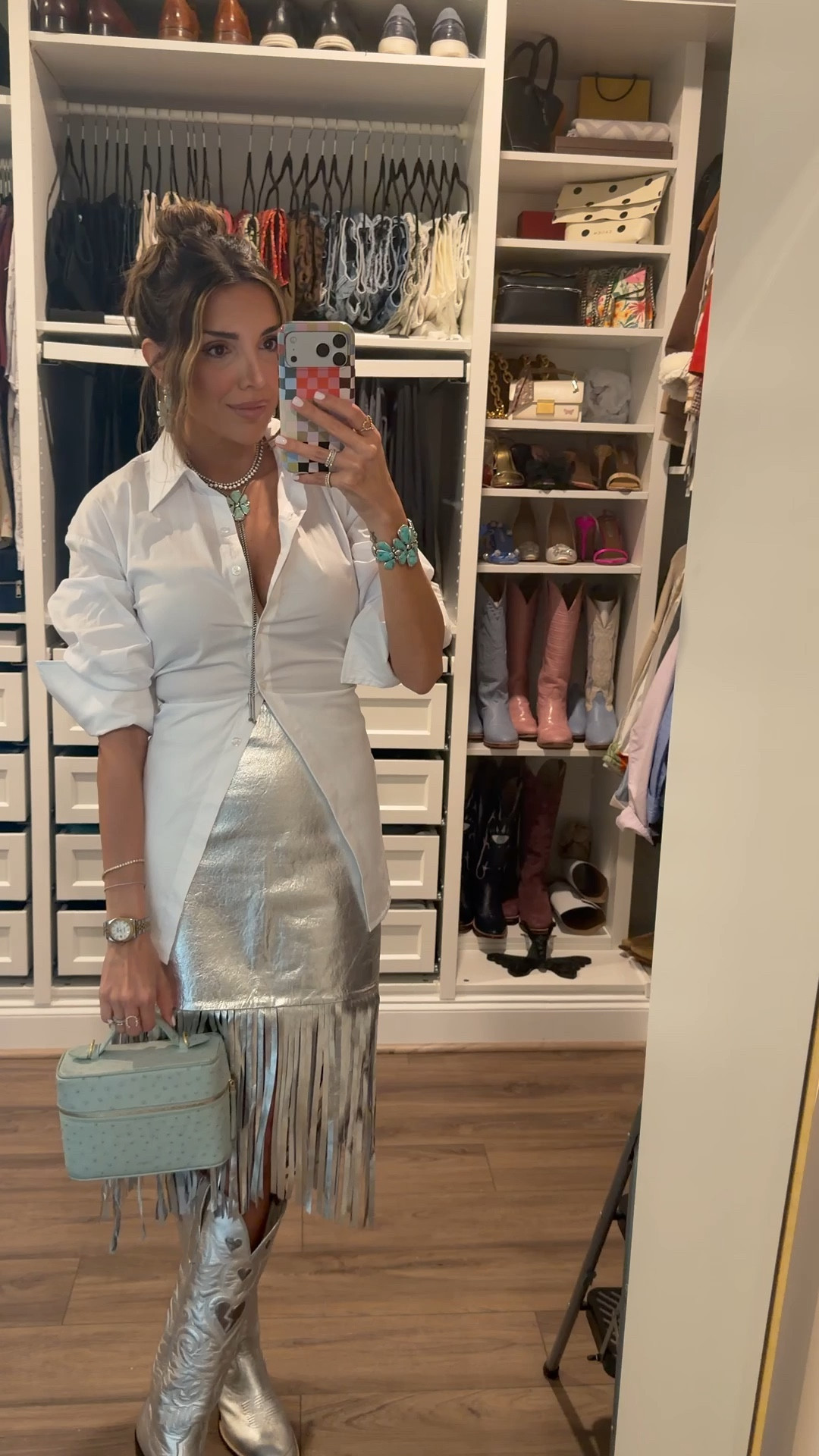 OOTN for a night with Yellow Rose by Kendra Scott at the Houston Rodeo! purse is Etoile Star. Skirt is @allsantaella_ 


rodeo outfit inspo
western fashion
rodeo outfit idea

#LTKootd