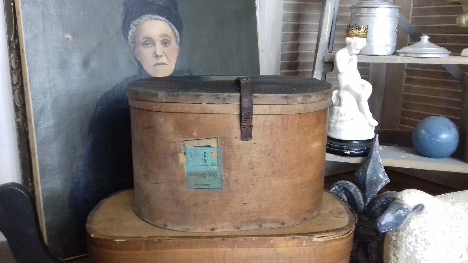 Read the full title
    Antique oval-shaped hat box made of late 19th-century curved beech wood | Etsy (US)