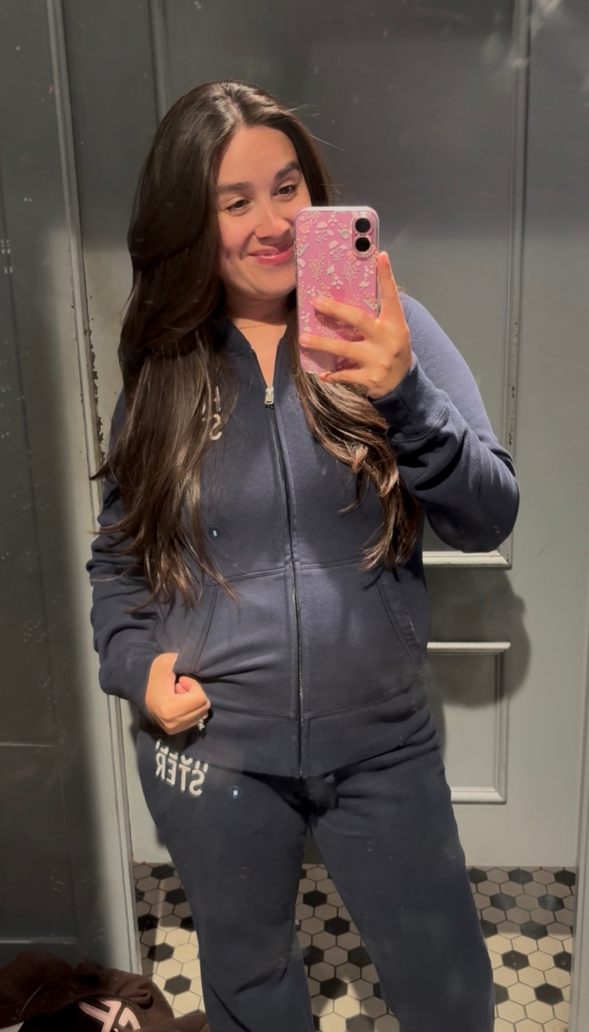 Zip up hoodie and sweatpants from @hollister. Hoodie and sweatpants size M

#LTKgrwm #LTKootd #LTKHoliday