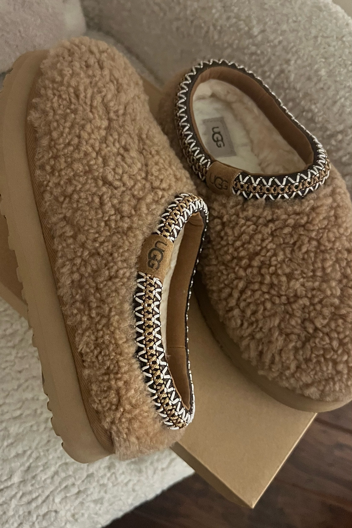 My newest addition to the Ugg slipper collection. The coziest ever! They remind me of little bear feet. 🤎✨ 

#LTKHoliday #LTKSeasonal #LTKGiftGuide