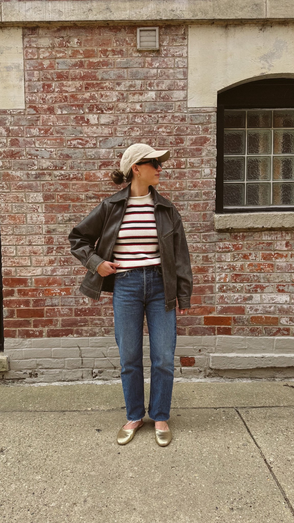 Look of the Day // 3.29

Quince sweater, XS, TTS. Quince leather jacket, XS, TTS with an oversized fit. Agolde denim, 25, TTS. Beek by Two Birds flats, TTS. Polo hat  

#LTKootd #LTKOver40 #LTKPetite