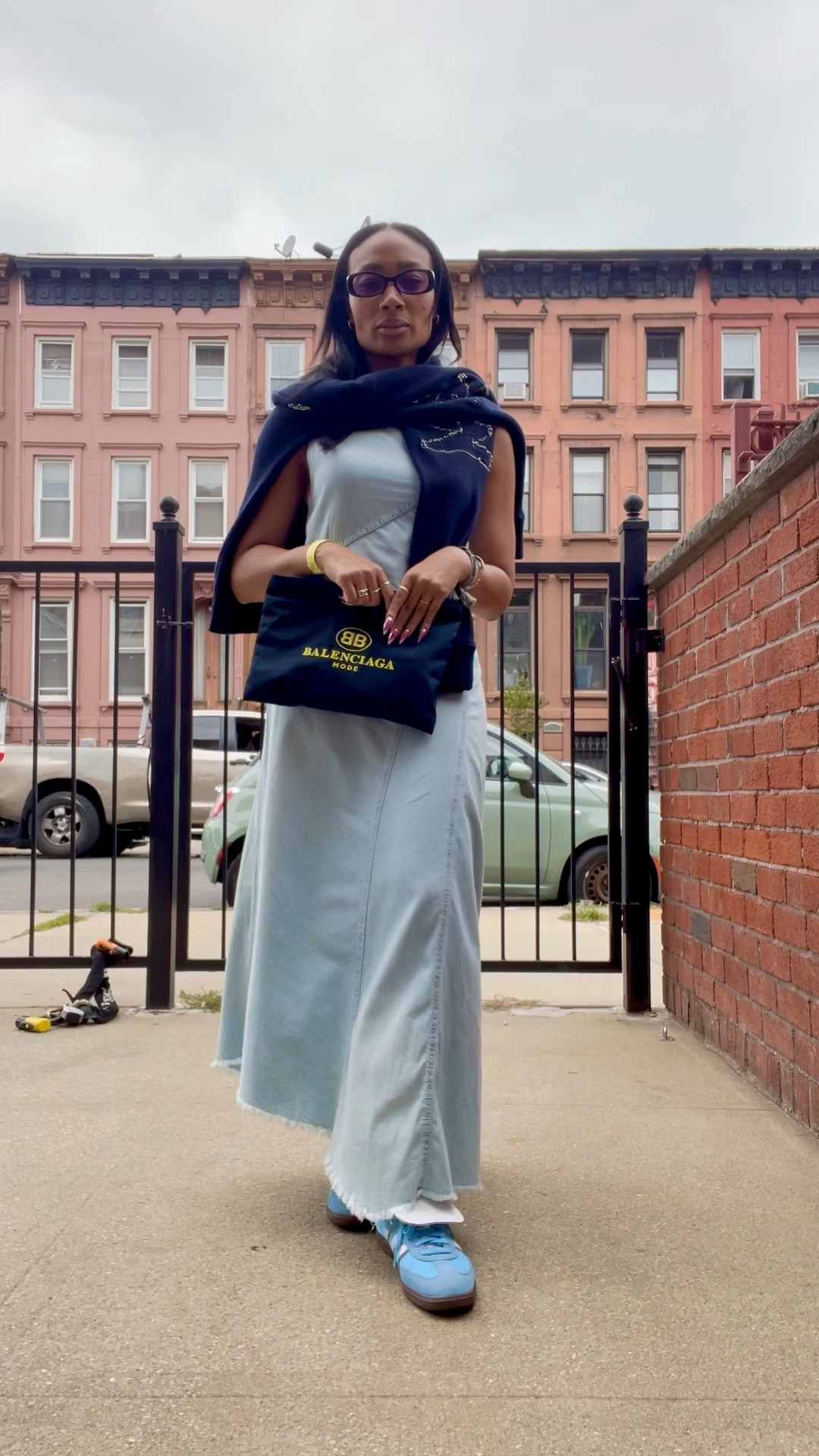  Clearing through the drafts! I love a transitional Fall look🩵

Dress: Zara
Sweater: Marni
Shoes: Adidas
Bag: Balenciaga 
Sunnies: Amazon

#LTKWorkwear #LTKootd #LTKSaleAlert