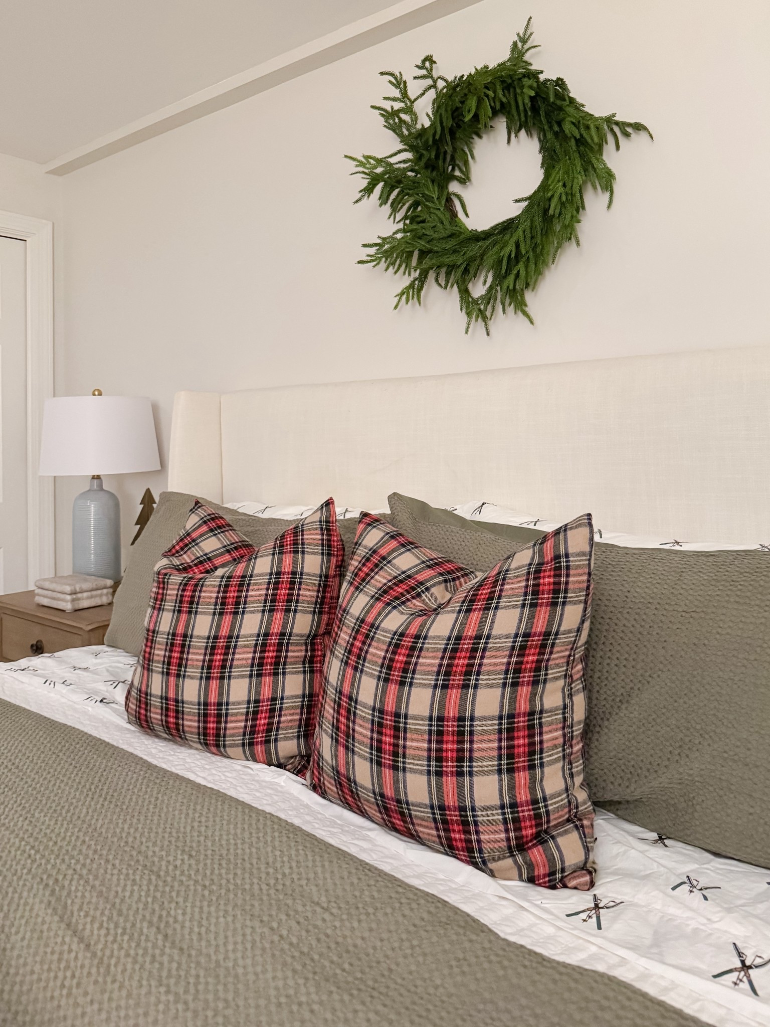 Christmas Coastal Guest Bedroom

beige bedroom, vintage bedroom, throw pillow, vintage bench, tilly upholstered bed, wayfair beige bed, sherri calnan home 

#LTKHoliday #LTKHome