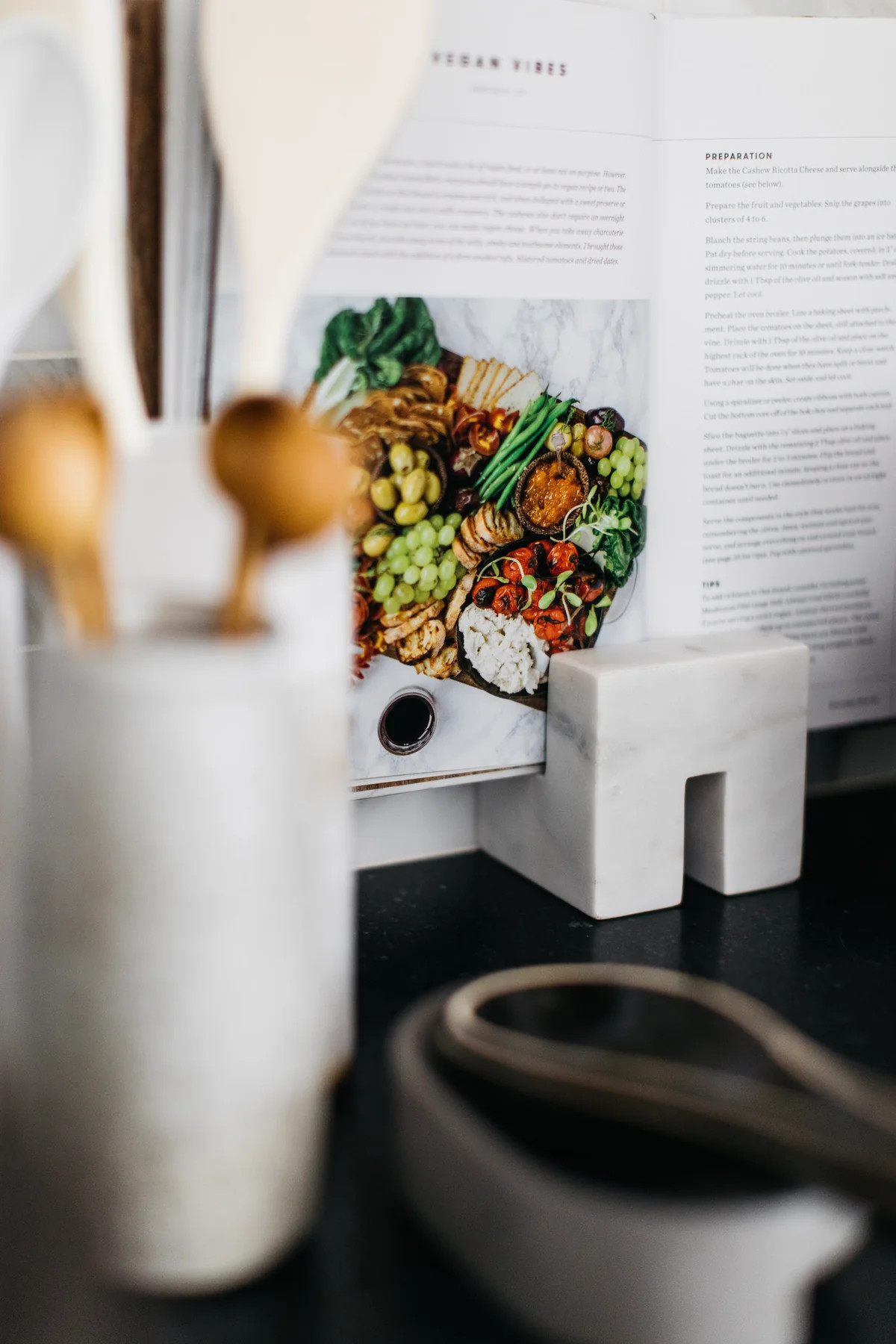 Alessa Marble Cookbook Holder | THELIFESTYLEDCO