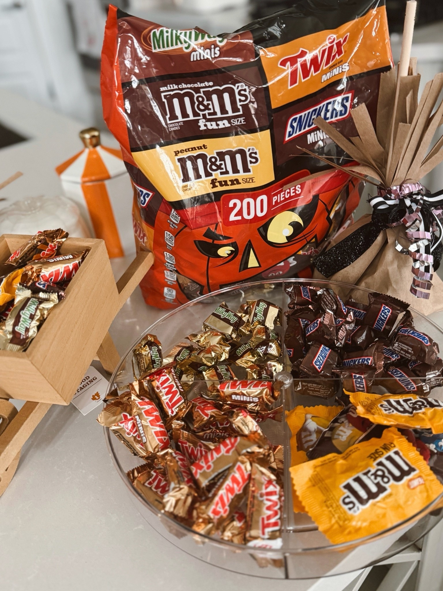 #ad You wanted to be the fun playdate house so you’re doing the most 😆🍫

A big bag of candy + a little snack tray = instant kid entertainment. Mini M&M’S, MILKY WAY, TWIX & SNICKERS did all the hard work… I’m just taking the credit. 😉🙌

Playdate snack mom understood the assignment. 🤎

@target #ad #TargetPartner #Target #targetfinds #MMSPartner https://on.ltk.com/+KnuXjLXfWHa2AEyRqRr6gQ