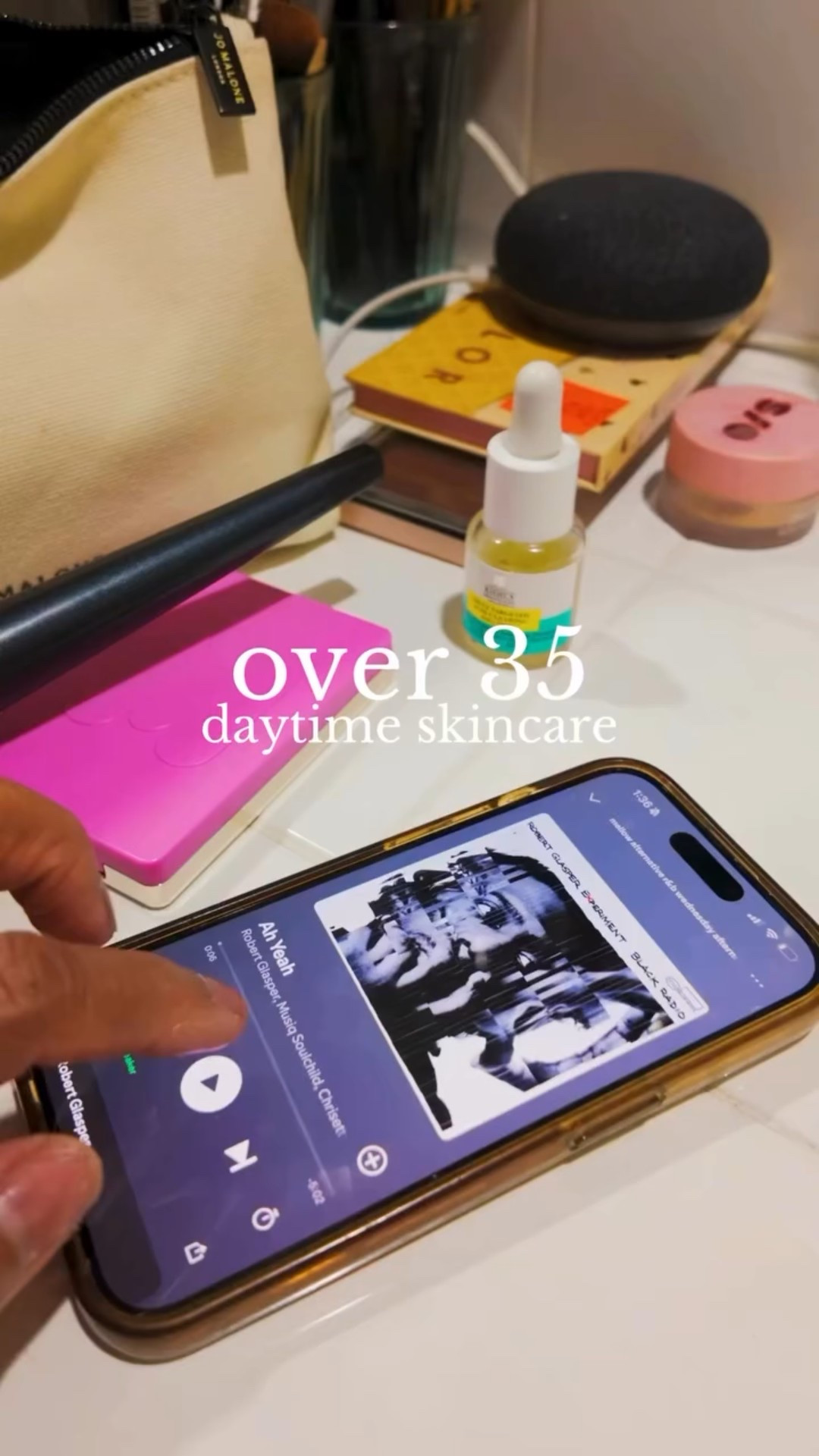 All my 35+ girls know that around this time all sorts of changes are occurring internally and sometimes your skin is just 😬 but these products have been keeping me hydrated and moisturized so my Black don’t frack. And yes we have a little breakout from eating way too many holiday snacks but don’t worry, we’ll bounce back!
-
Cleanser: @kiehls Ultra Facial Cleanser
Toner: @pyunkangyul_global Essence toner
Moisturizer: @kiehls Ultra Facial Cream
Sunscreen: @kiehls Better Screen UV Serum
#giftedbykiehls #over35 #skincareroutine