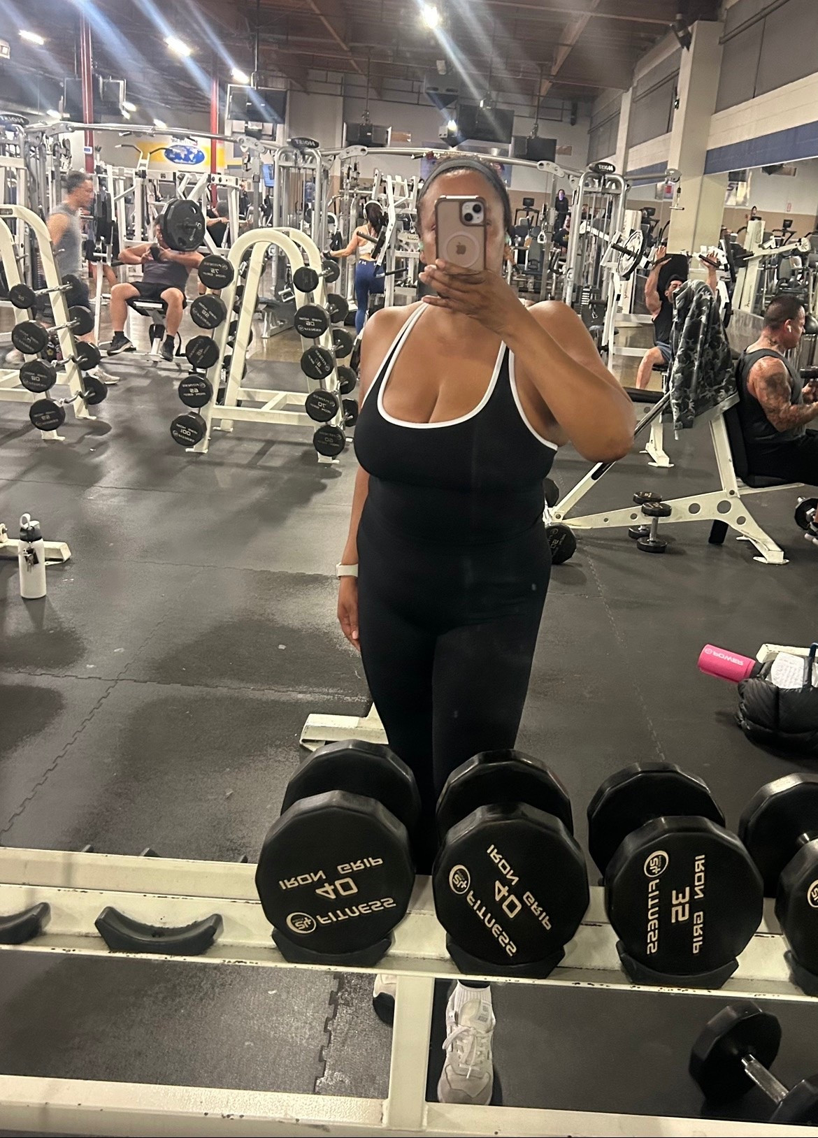 A cute gym outfit is always a good idea! Top large leggings xl. 💪🏾