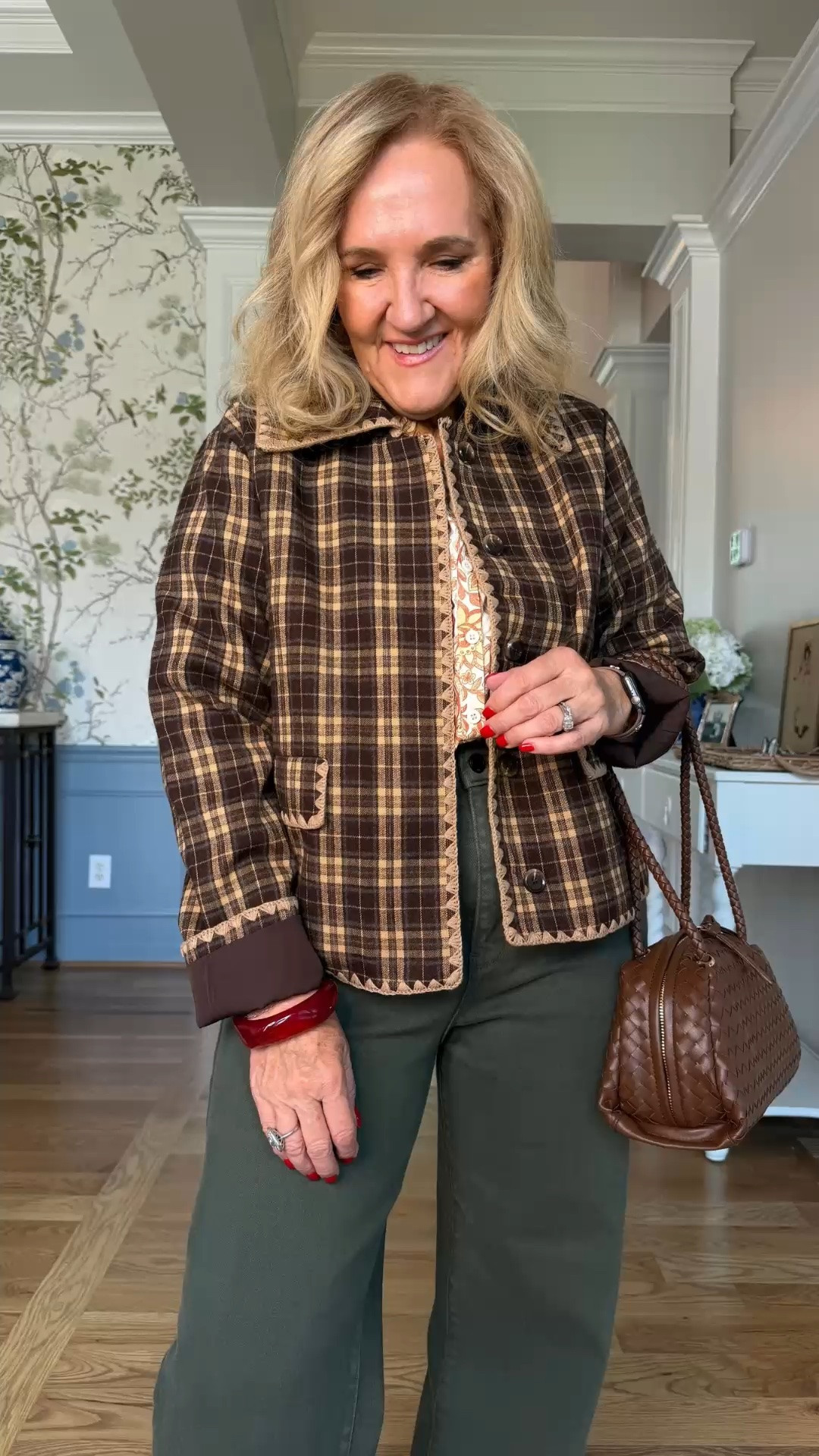 I’m really liking this mix of the plaid jacket and those deep green pants. I’m wearing a medium in the jacket and a size 29 in the jeans, and the little bit of print underneath makes the whole thing feel like me.

#LTKootd #LTKPetite #LTKOver40