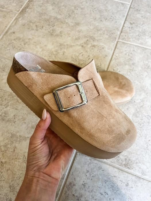 Platform clogs

#LTKFindsUnder50 #LTKShoeCrush