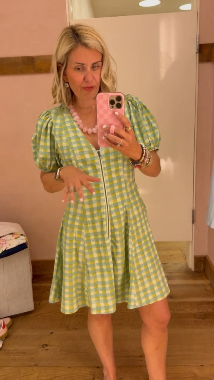 Now this is soooo cute! Love the print, puff sleeves & zipper detail. I’m in a small but may get xs for a more fitted look.

*Use my code CATHERINE20 for 20% off Orders of $100+ at Anthropologie 
*Dates: Thursday 6/25 – Sunday 6/28

*Use my code Catherine20 on A+B
*Use my code Mixandmatchmadness on Loopy


 

#LTKmomlife #LTKSaleAlert #LTKOver40