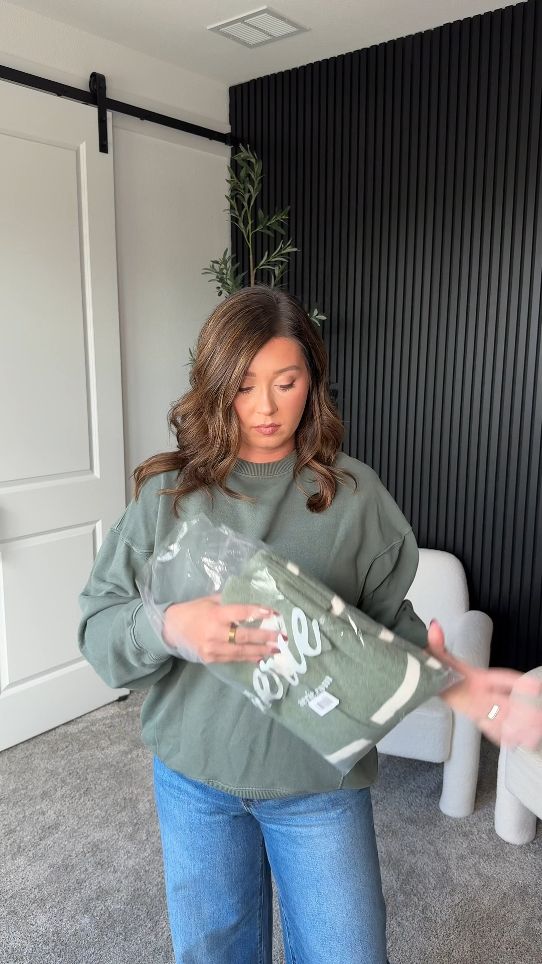 Fall Aerie haul & it’s on sale! Wearing a medium in everything and I’m 5’7 & 160lbs  

#LTKVideo #LTKSaleAlert #LTKFallSale