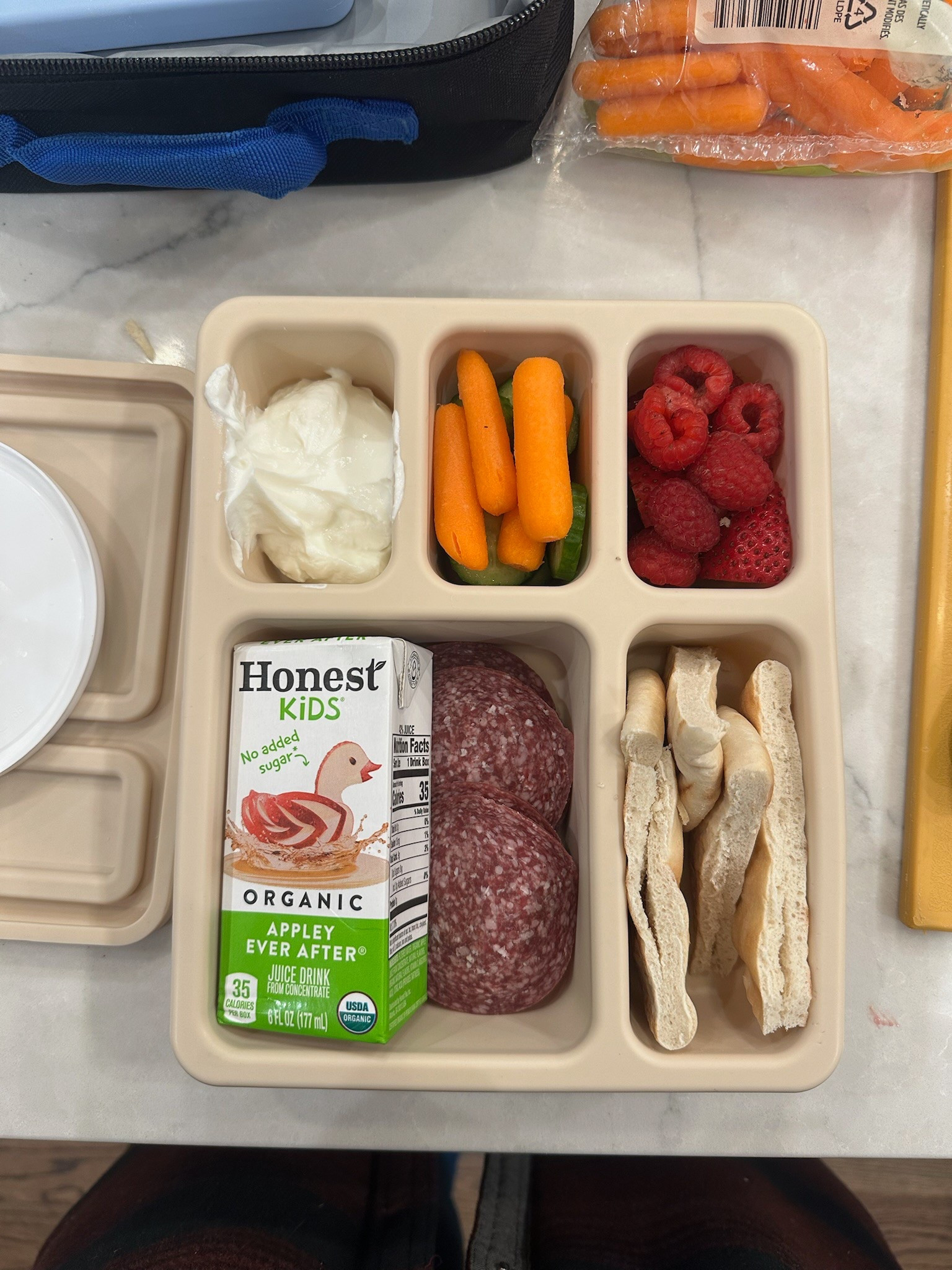 made a lunch charcuterie board for my little love!

kids lunch | lunch box | kids dining