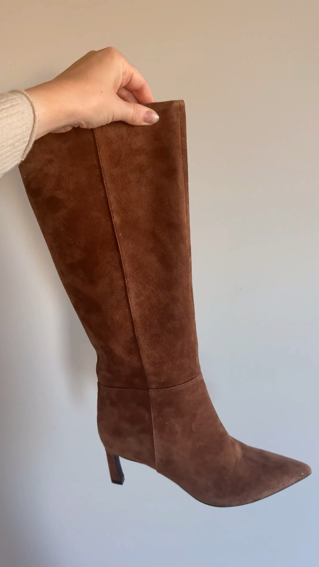 Fabulous brown leather kitten heel boots! I love these for Thanksgiving with a gorgeous satin skirt or a jeans and a chunky sweater. 

#leatherboots #fallboots #thanksgivingoutfit

#LTKShoeCrush #LTKHoliday #LTKStyleTip