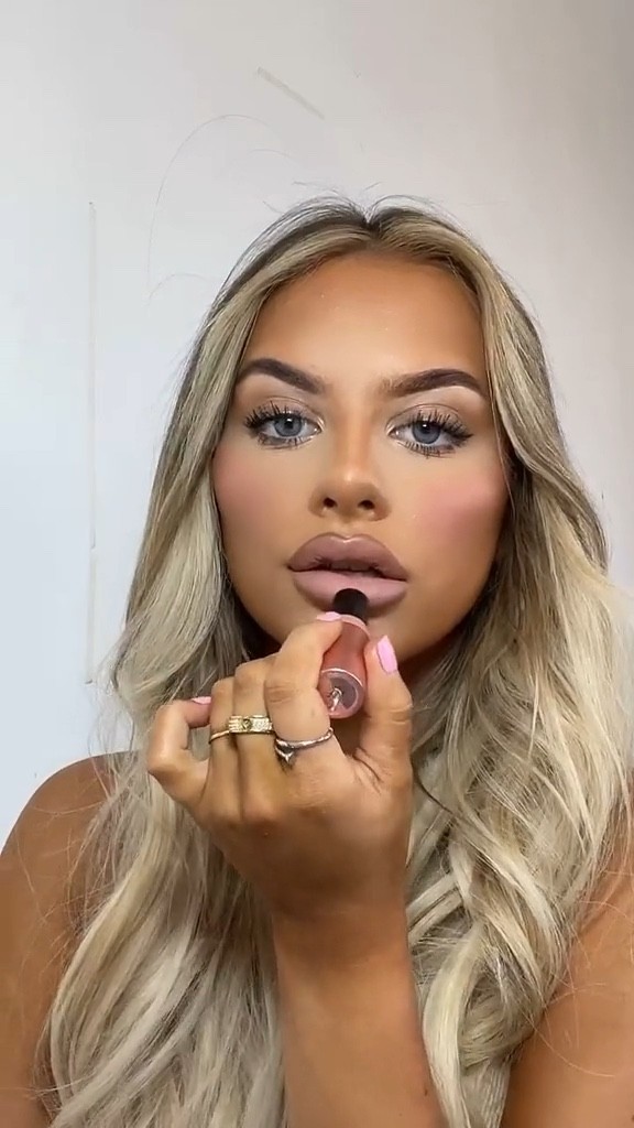 My fave go to matte NUDE LIP 🤎

Mac liner - cork 
Mac lipstick - honey love 
Revolution matte lipstick - froste

#LTKbeauty