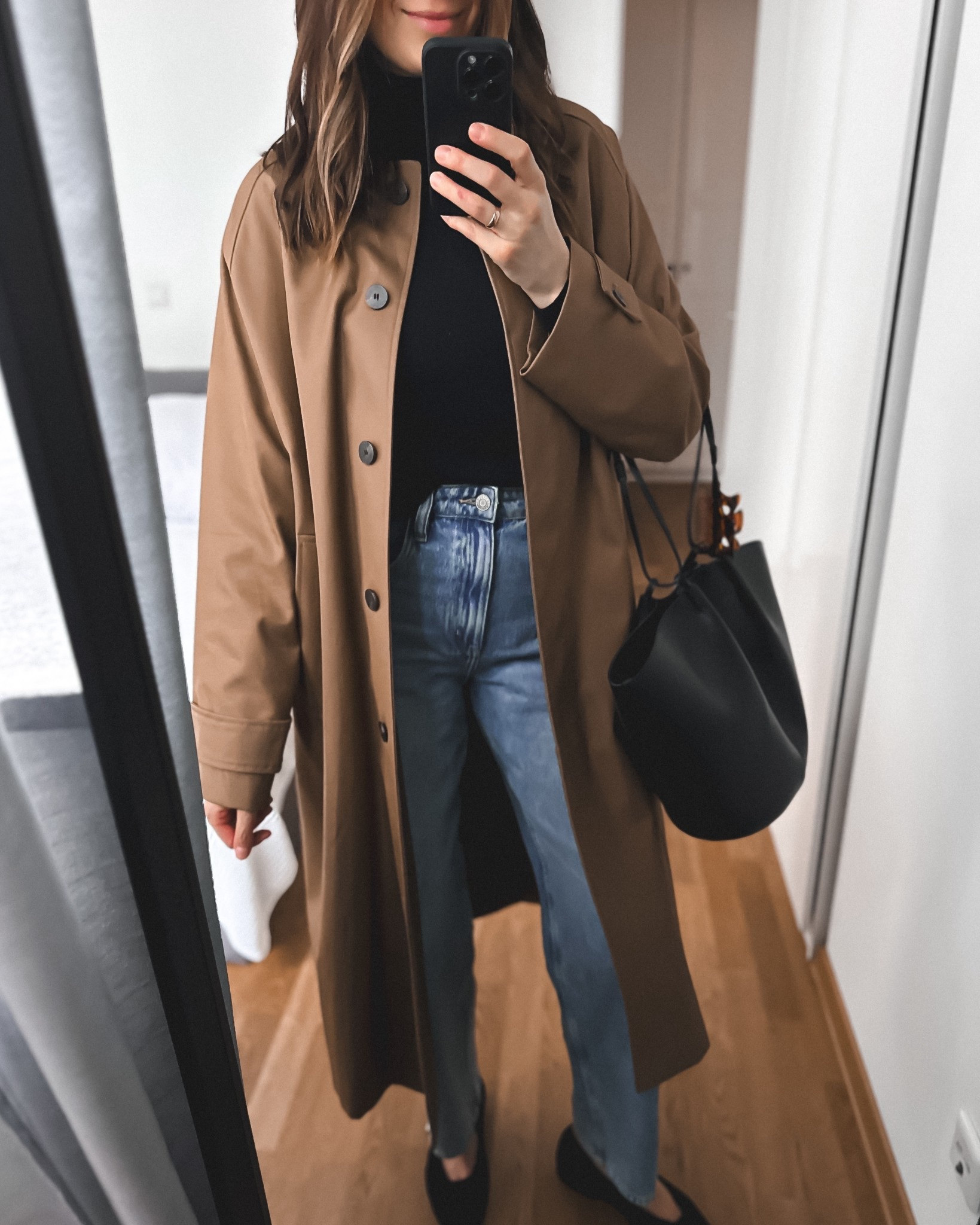 Camel trench: a more affordable alternative to the Sezane Clyde model, now on sale. Runs big and oversized - wearing small. 