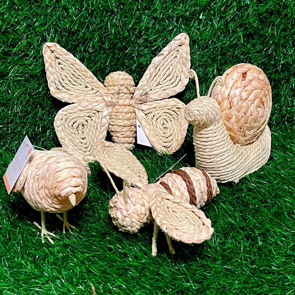 Target Bullseye Playground Butterfly Bird Bee Snail Wicker Novelty Weave Figural | Poshmark