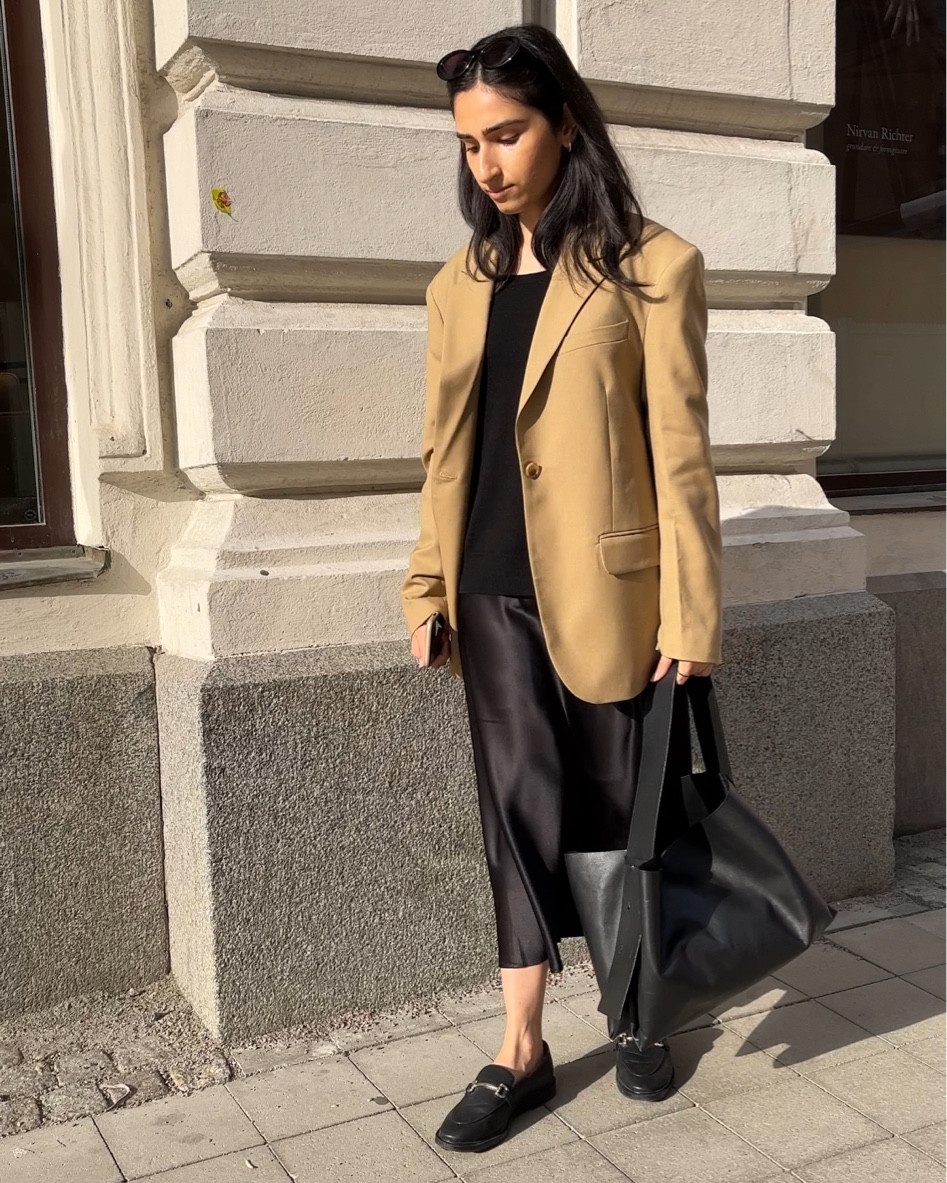 Beige blazer and silk skirt

Arket wool hopsack blazer, oversized blazer, cashmere sweater, wool jumper, silk midi skirt, loafers, Fall fashion, fall outfits, autumn outfit, autumn fashion, fall look, autumn look, minimal outfit, simple outfits, Lily silk skirt, Beige blazer

#LTKeurope #LTKworkwear #LTKunder100