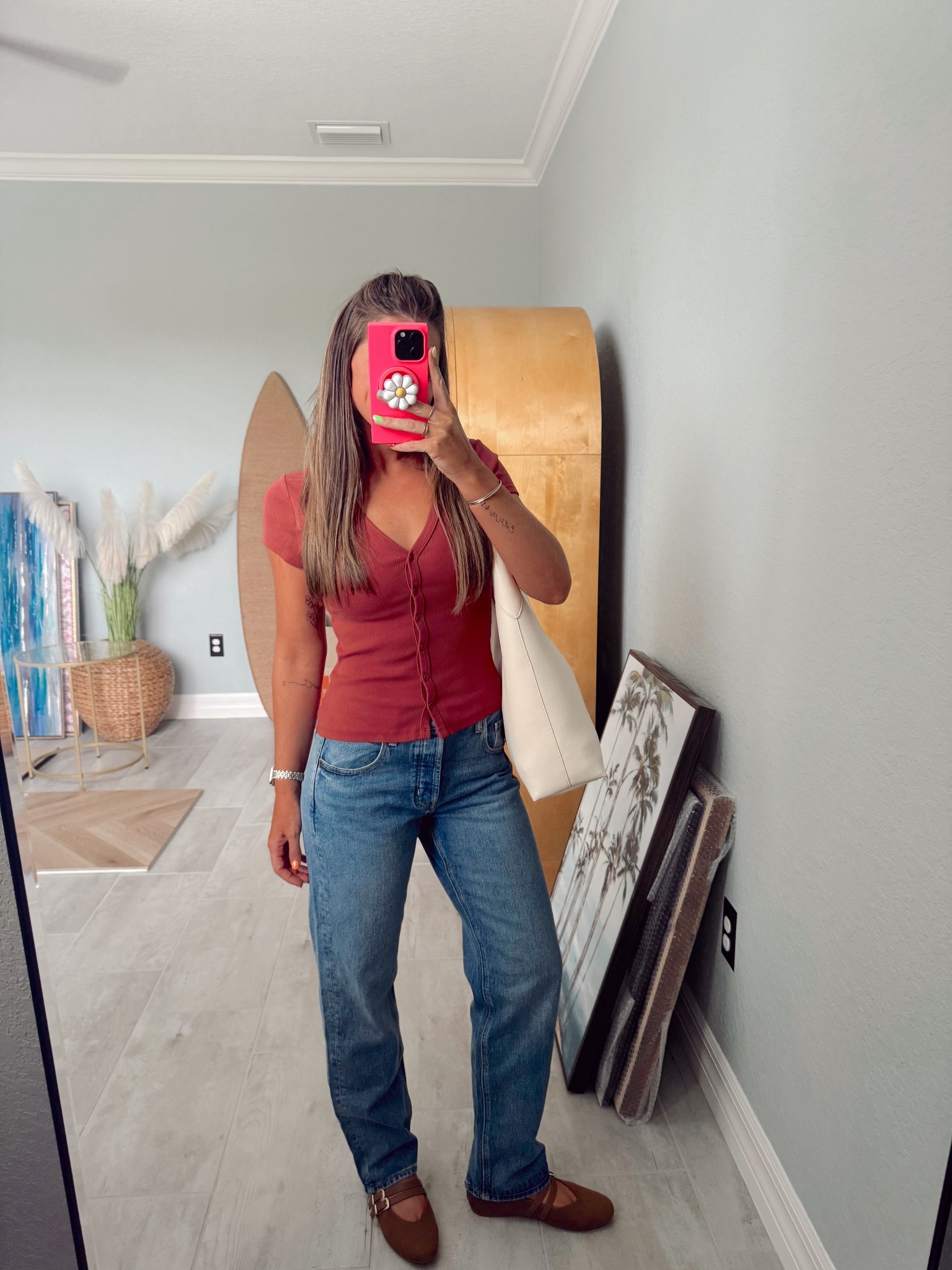 For all my girls who have been requesting outfit ideas that feel like fall even when it doesn’t *quite* feel like fall 😆 I got you!!! ♥️ this is perfect for a lot of us who live in warmer climates— you can’t beat all of these neutral staples that you can rewear all fall long. And if it’s going to be chilly where you live soon, just add a cardigan! I’ll link the one I own that I would pair with this fit. I’m wearing my true size S in this top (LOVE!) and a 0 in the jeans — size down! Even the 0 is still baggy and roomy which I looooove. I decided to cuff at the end because sometimes having shorter legs feels more flattering to show some ankle! For reference: I’m just about 5’4 in regular length. #falltransition #falloutfits #outfitideas4you #affordableoutfits 