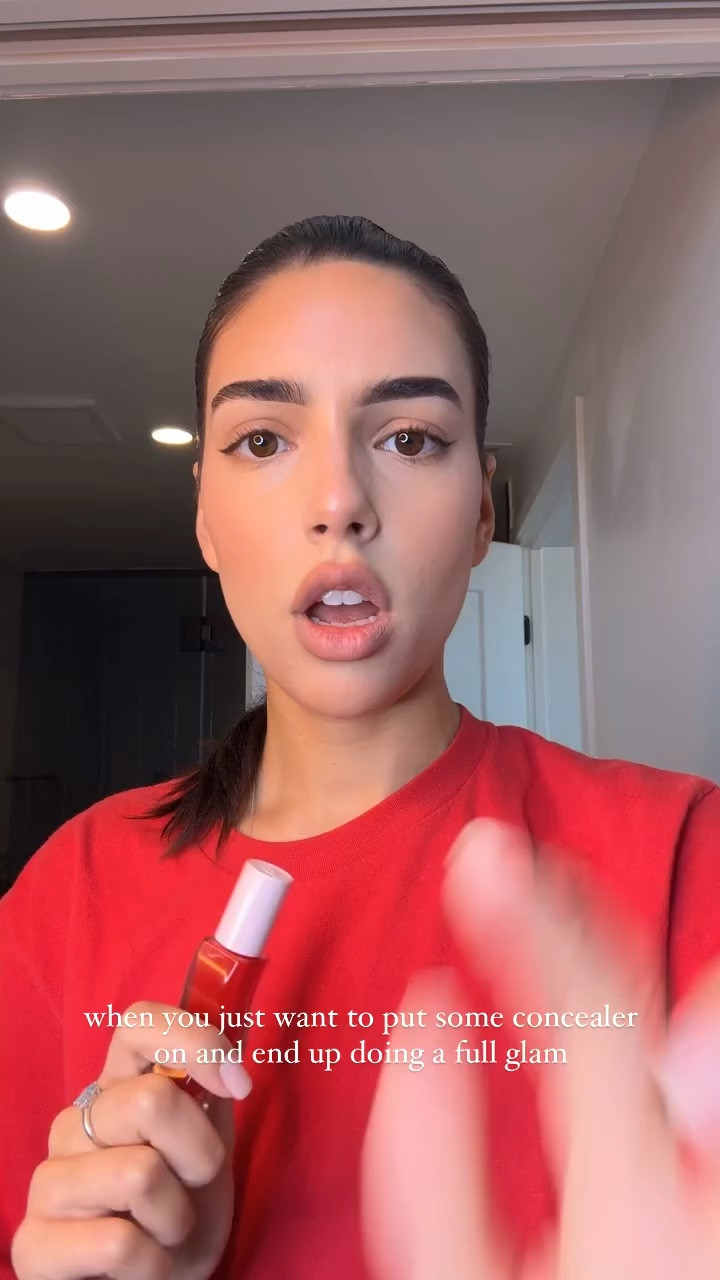 When you want to “just put some concealer” and end up with a full face of makeup 😝😆 this gisou lip gloss though 😍✨ 