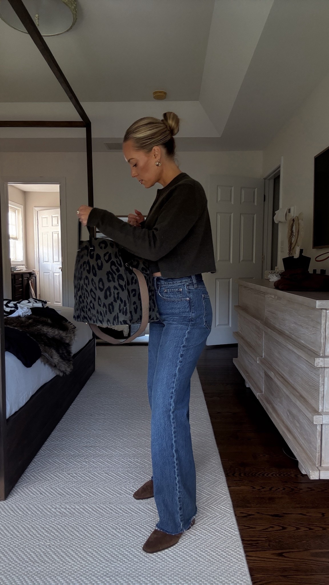 Aritzia cashmere cardigan with Abercrombie high rise loose jeans and Clare V simple leopard tote

Fall outfits, fall style, fall fashion 

#LTKStyleTip #LTKSeasonal #LTKFindsUnder100