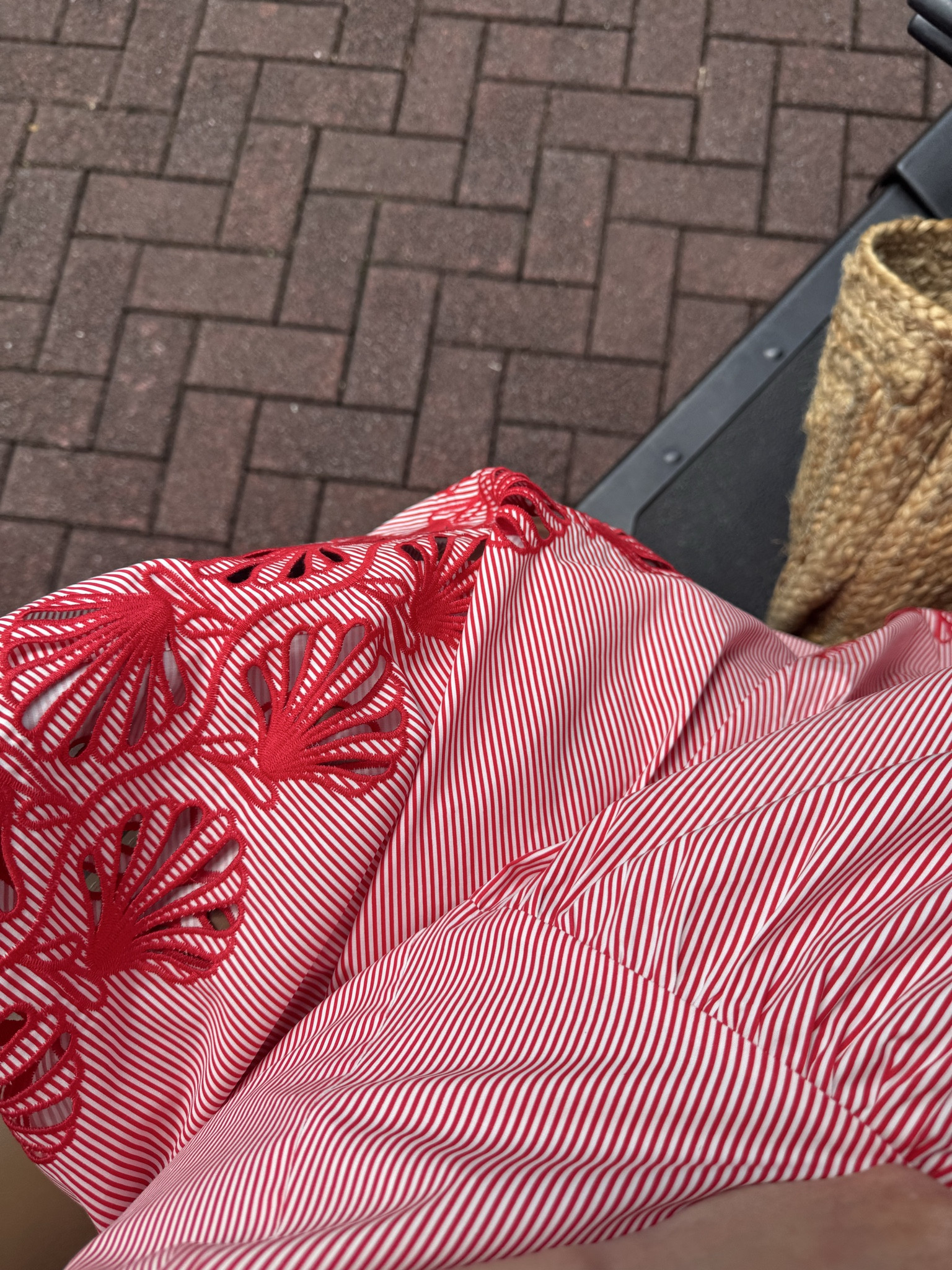 The details on this skirt are so cute! 