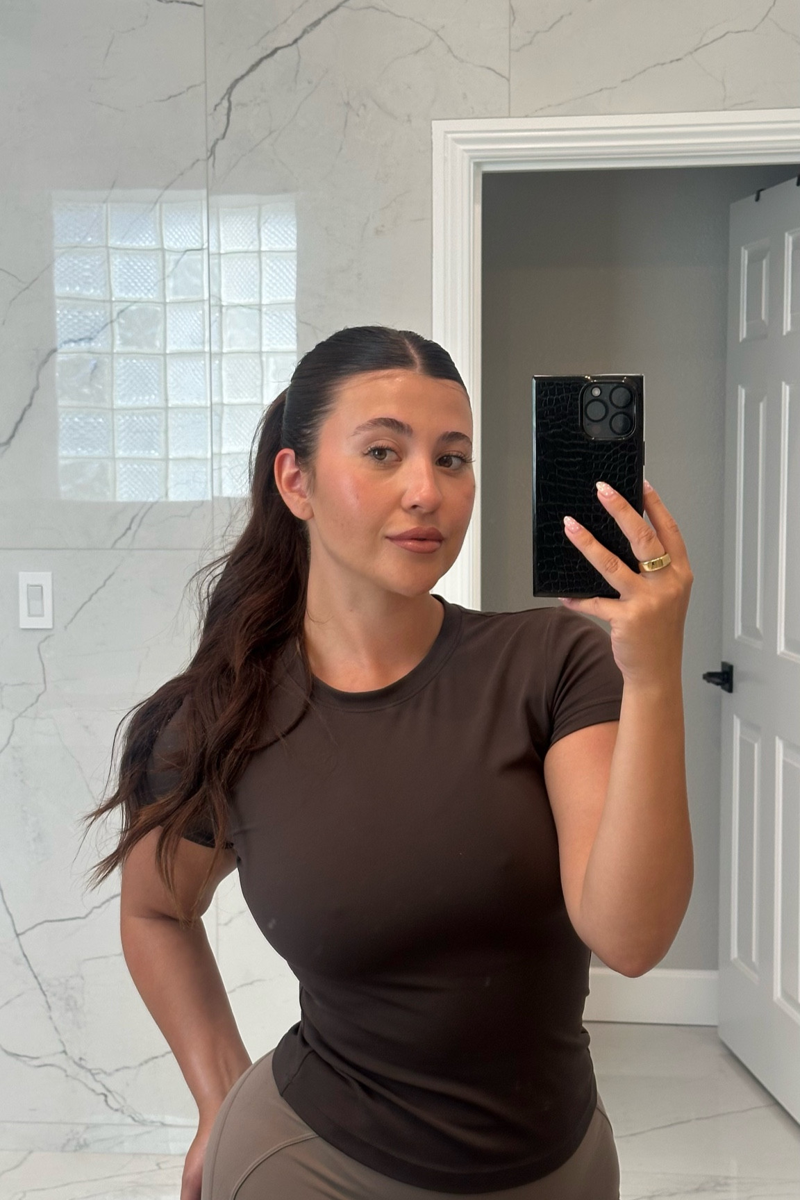 This lip combo EATTTSSSS 
Kulfi liner: chori chori
MAC lipstick: honeylove 
Maybelline gloss: ice 

#beauty #makeup #lipcombo 

#LTKootd #LTKgrwm