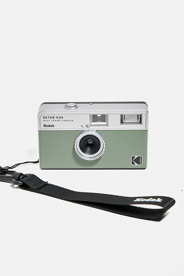 Kodak Ektar H35 Sage Half-Frame 35mm Film Camera | Urban Outfitters (EU)