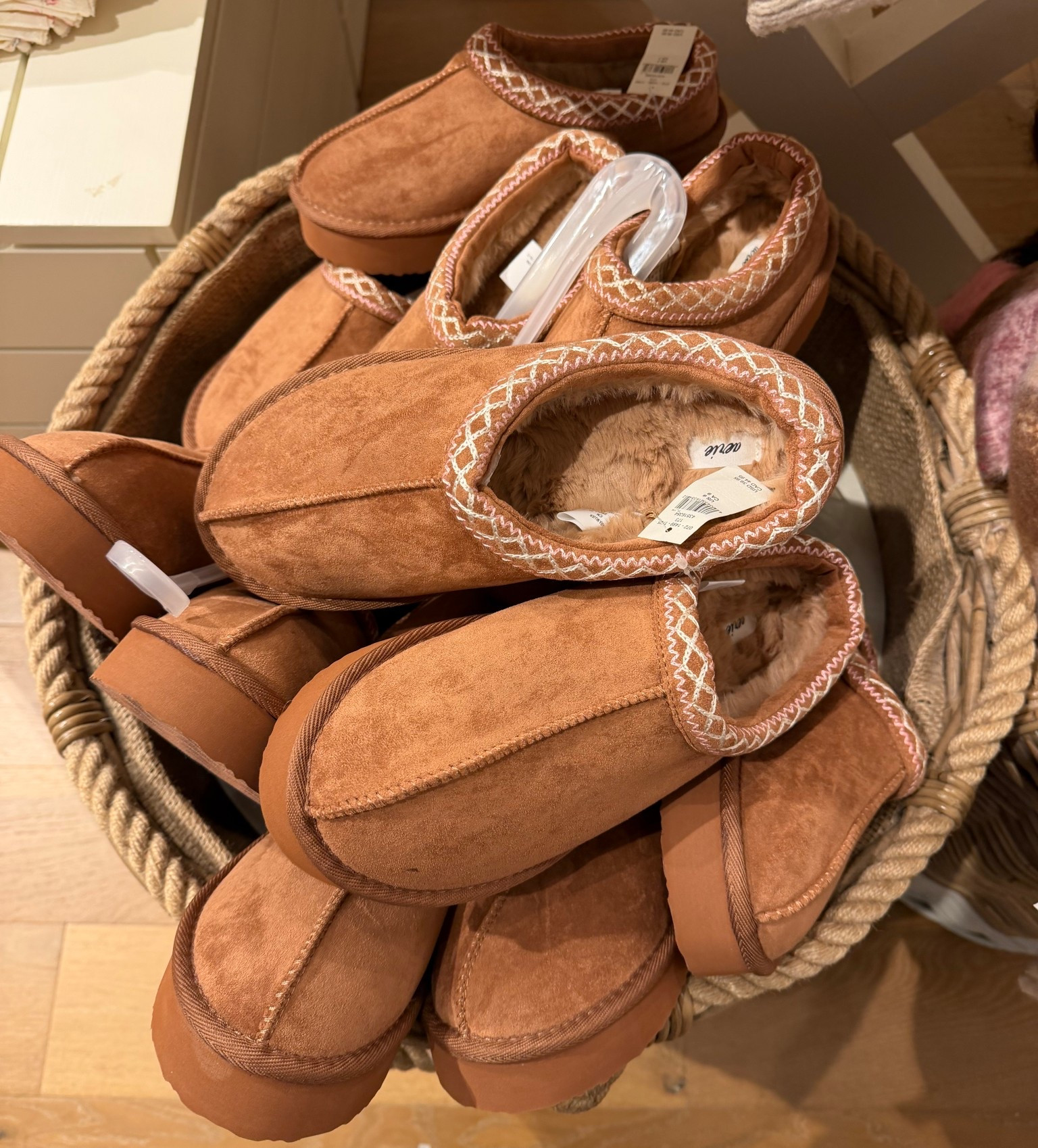 The cutest aerie slippers! Would make the perfect Christmas present!

#LTKFindsUnder50 #LTKGiftGuide #LTKSaleAlert