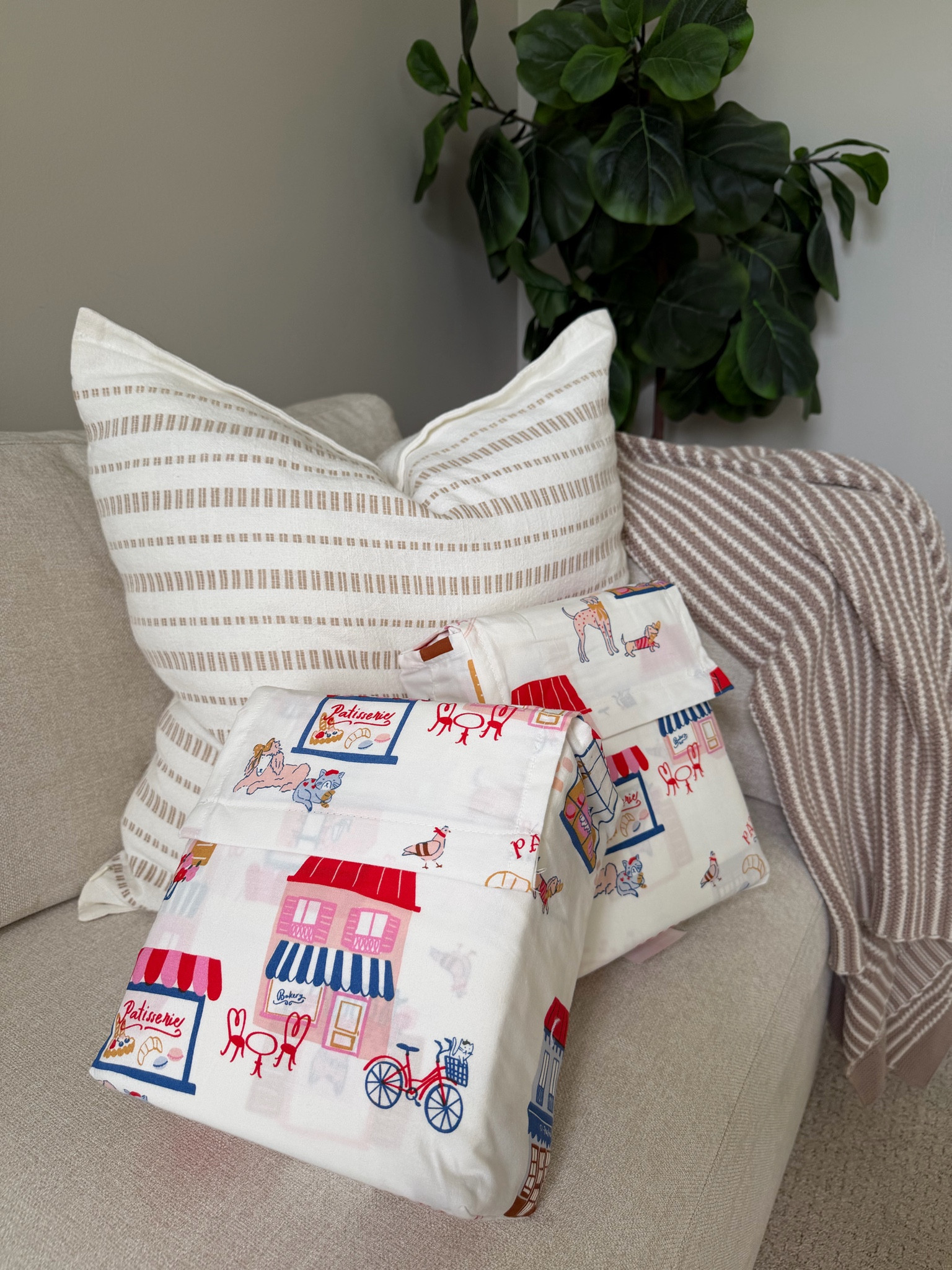 Cutest new girls bedding!! Bakeries + cats & dogs! Their favorite things. 100% cotton ❤️

#LTKKids #LTKHome #LTKmomlife