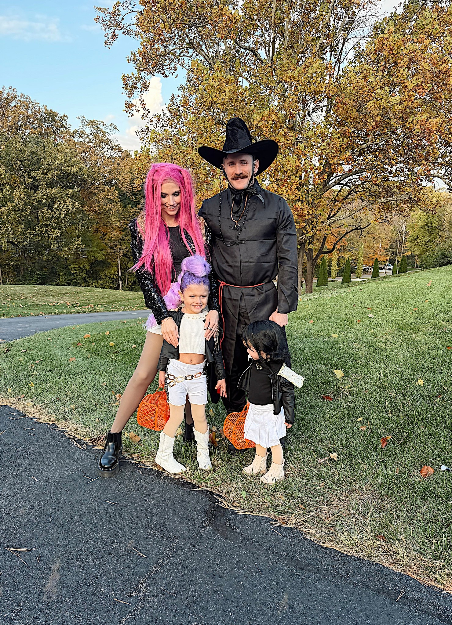 It was a Huntrx Halloween  🤍🕸️👻

#LTKStyleTip #LTKHoliday #LTKSeasonal