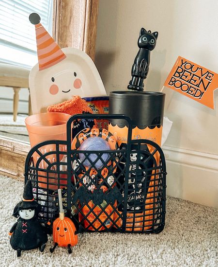 1 of many boo baskets this year 🦇


Halloween, Halloween gifts, Halloween gifts for kids, Halloween baskets, boo basket, skeleton, ghost, witch, glow in the dark, Halloween nail polish, black jelly bag, Halloween bath bomb, you’ve been booed 

#LTKHalloween #LTKkids #LTKGiftGuide