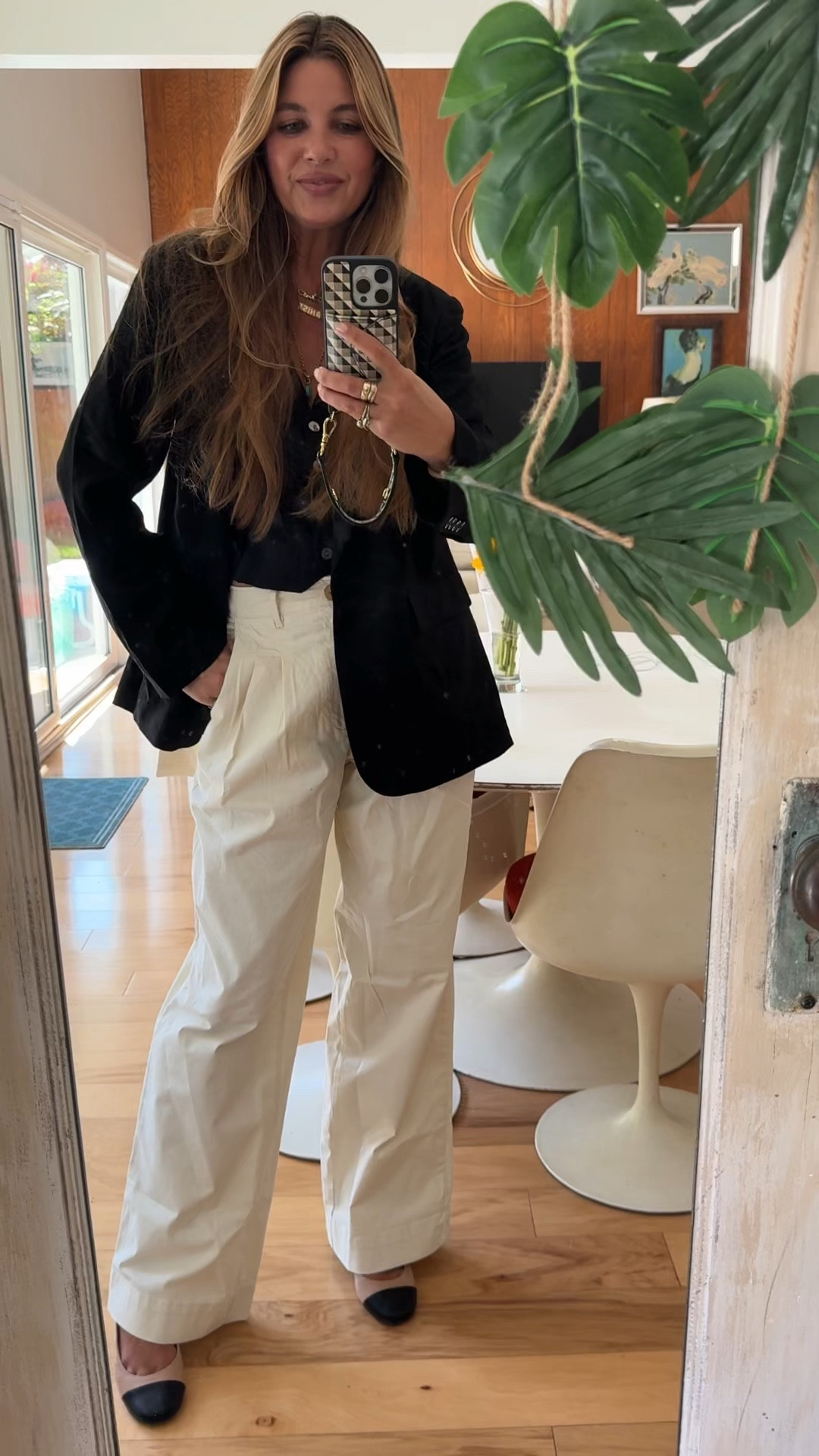 A breakdown of this timeless look. #walmartpartner @walmart 👓💋
Blazer: large 
Vest: medium
Trousers: 6
Shoes: TTS
Lips: trust your gut + pink sky 
👓💋

#LTKBeauty #LTKBacktoSchool #LTKVideo