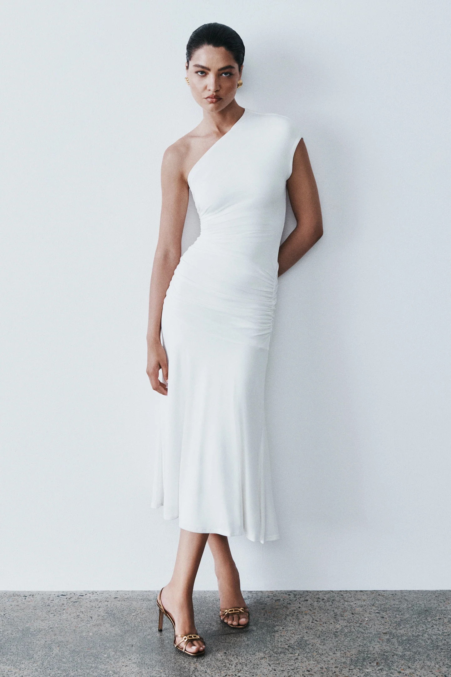 Peached Jersey One Shoulder Midi Dress - Ivory | MESHKI US