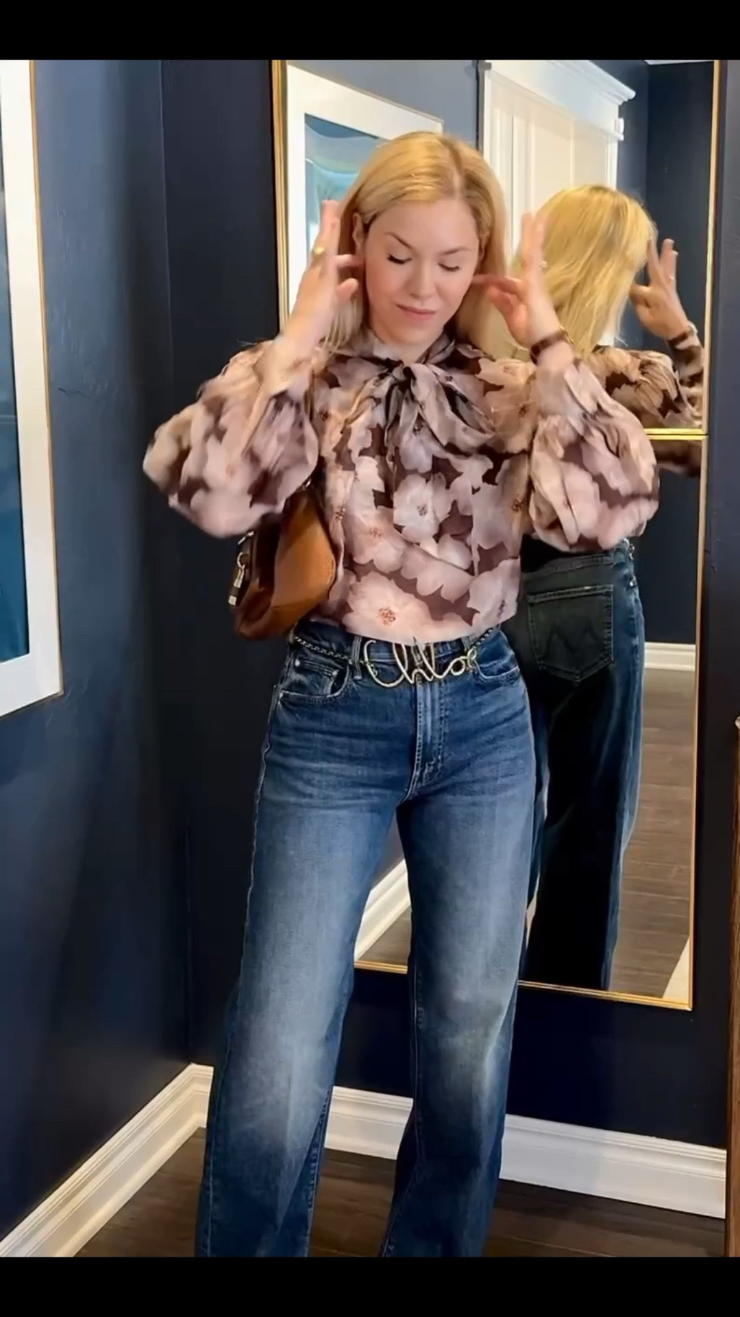 This floral top is so cute and a little cropped BUT perfect for tucking in.


Mother jeans 
Fall outfit 
Chloe belt 

#LTKItBag #LTKStyleTip 

#LTKFindsUnder100 

#LTKSaleAlert #LTKootd #LTKSeasonal