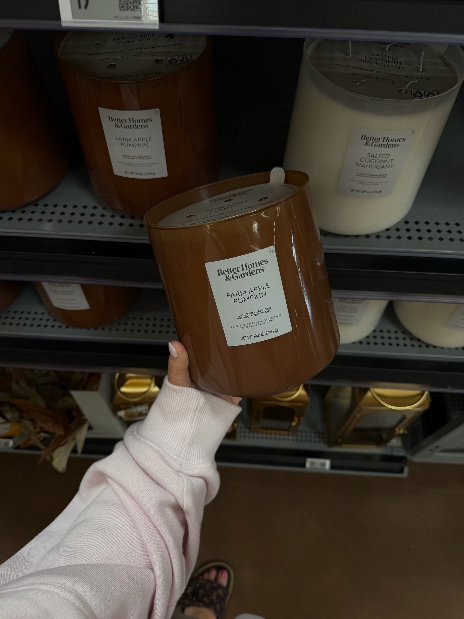 the viral candles but in fall scents!! 🍂