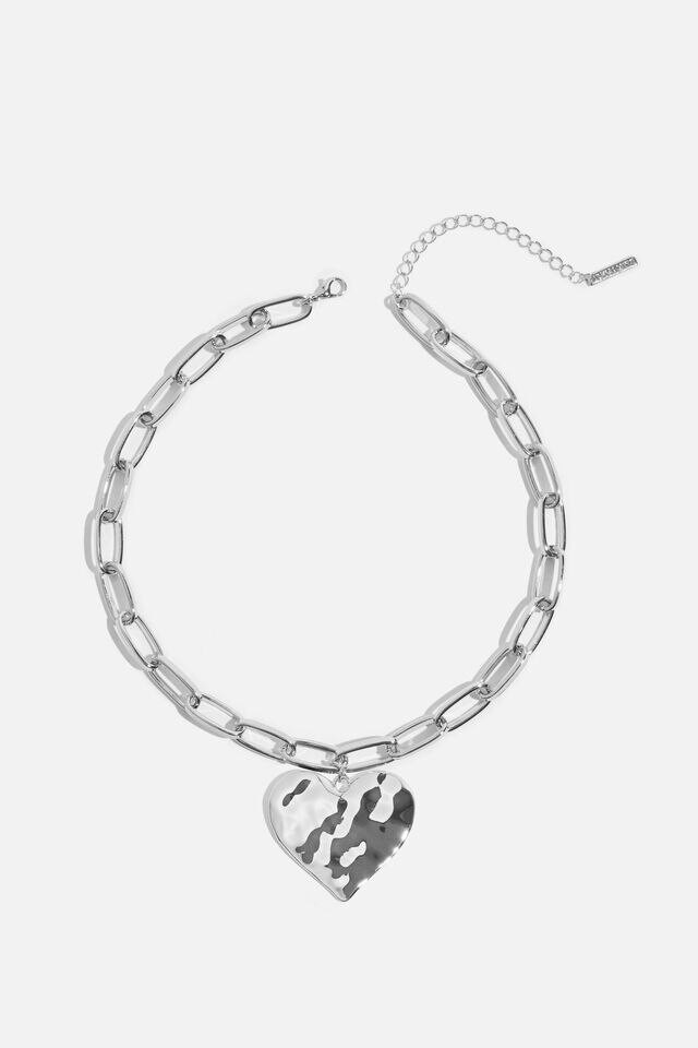 Oversized Hammered Heart Necklace | Dynamite Clothing
