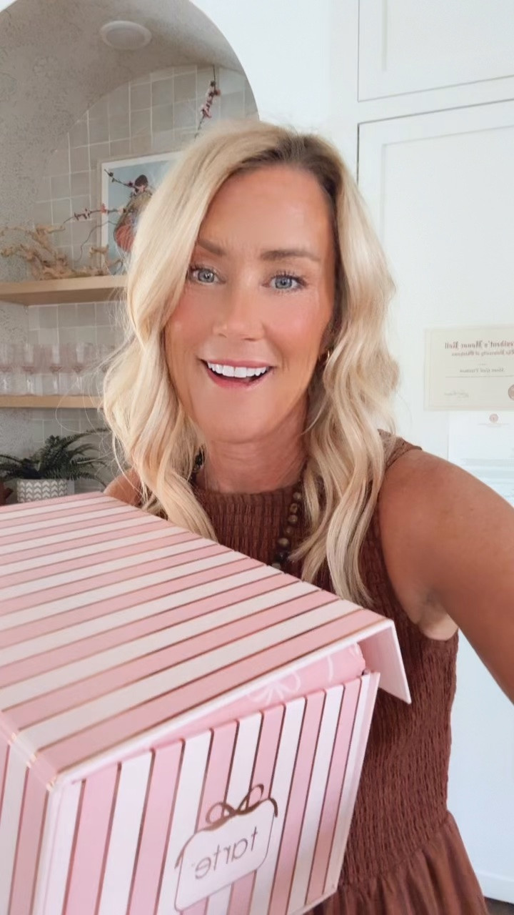 Last day for holiday gift sets from Tarte! Use my stackable code CASSIE15 for an extra 15% off!

@Tarte #ad

#LTKSaleAlert #LTKSeasonal #LTKBeauty