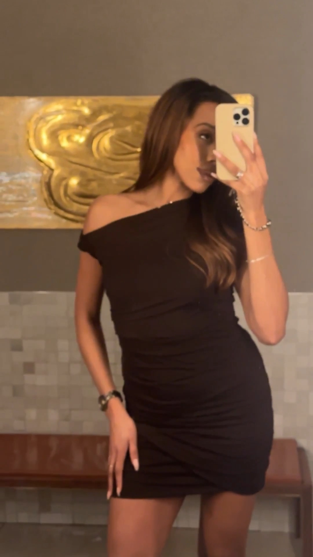 Date night outfit idea body con dress 🫶🏽🍷

Holiday dress, body con dress, Herve leger, bandage dress trend, date night dresss

#LTKHoliday #LTKootd