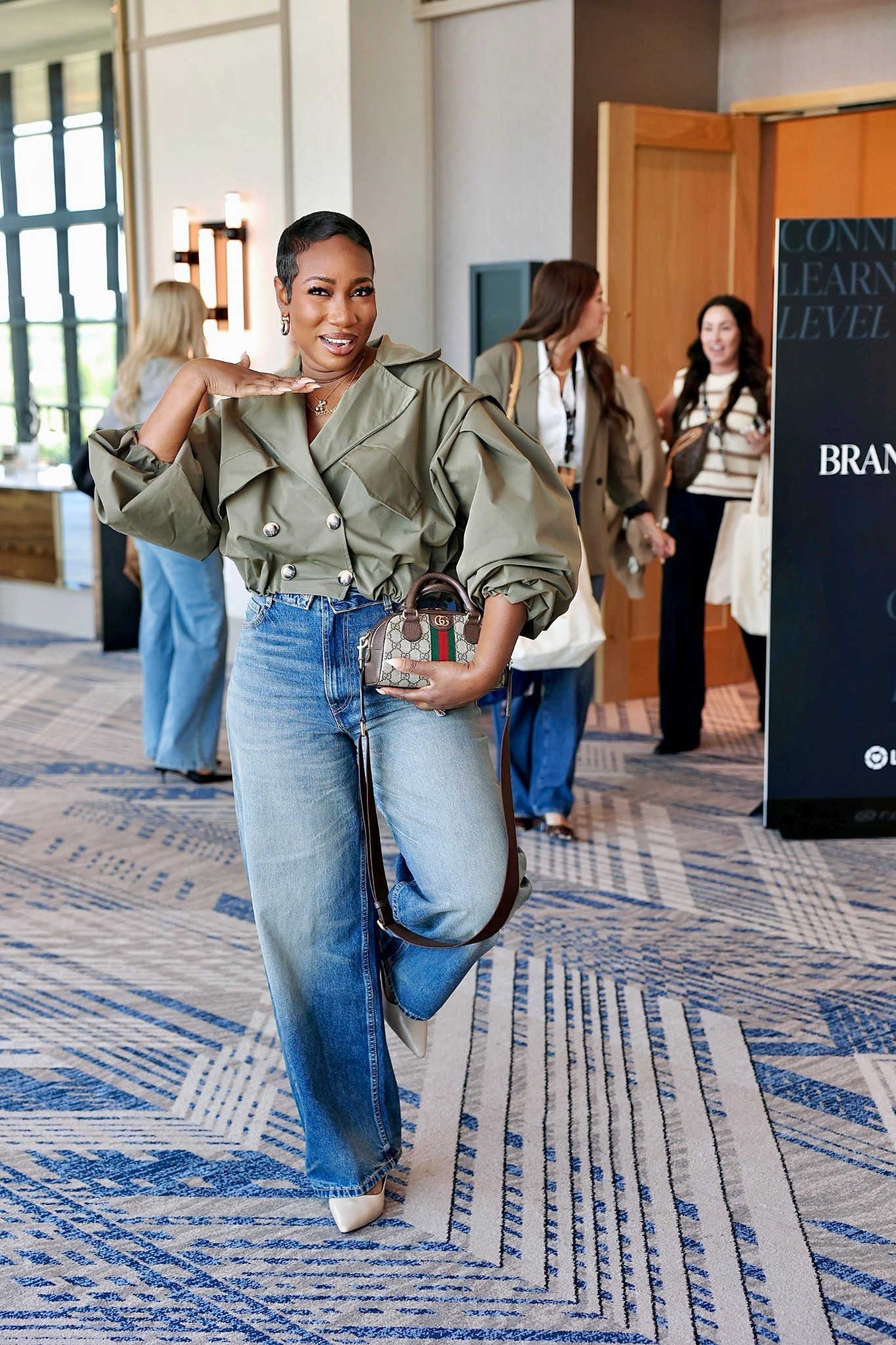 LTKCon Day 2 is off to a good start. So in love with my love, chill but still cute. 
Size S/M crop trench
Size 6 jeans (runs big)


#LTKCon #LTKStyleTip #LTKSeasonal