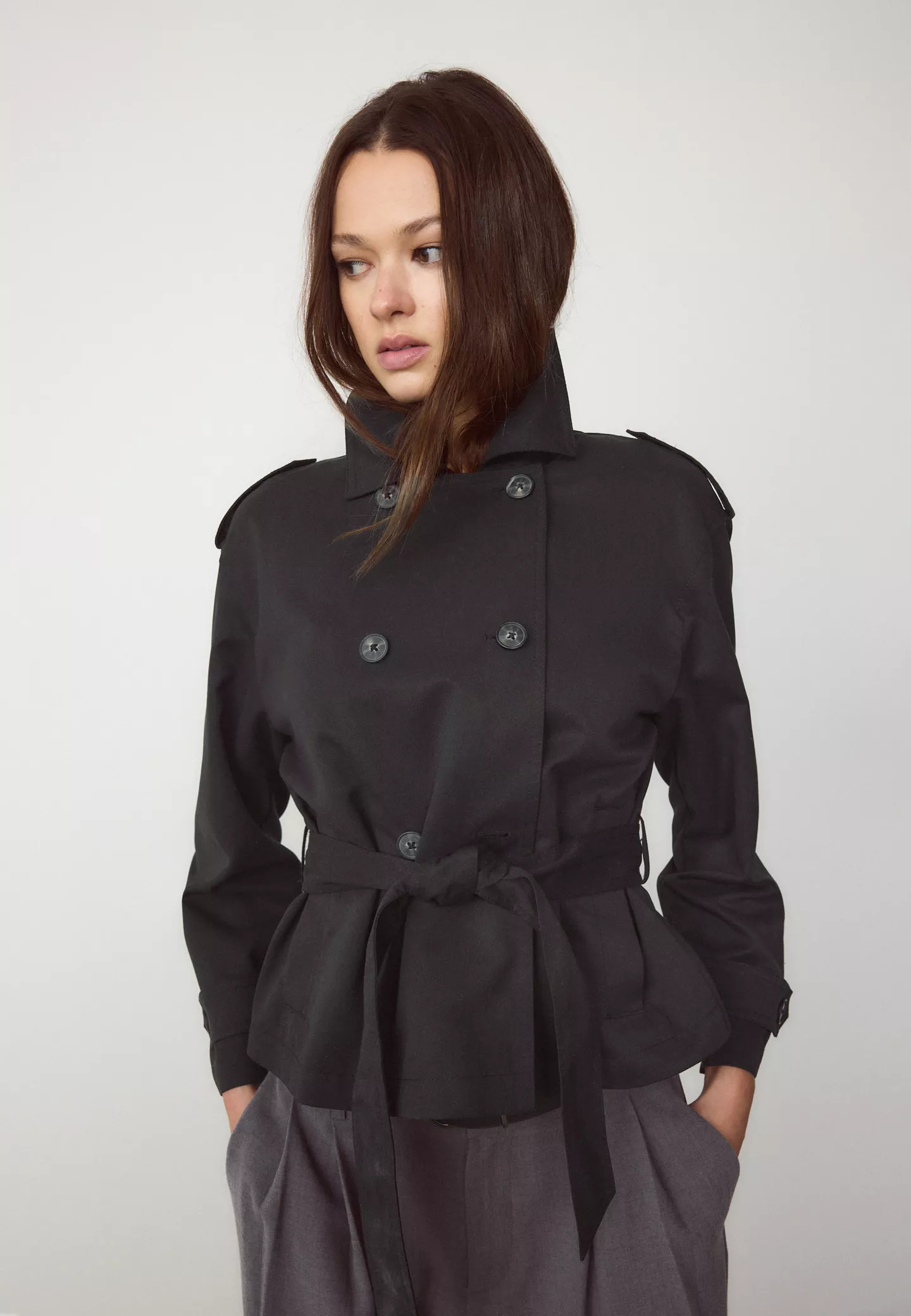 Trench court fluide ceinture - Stradimarket femme | Stradivarius France | Stradivarius (FR)