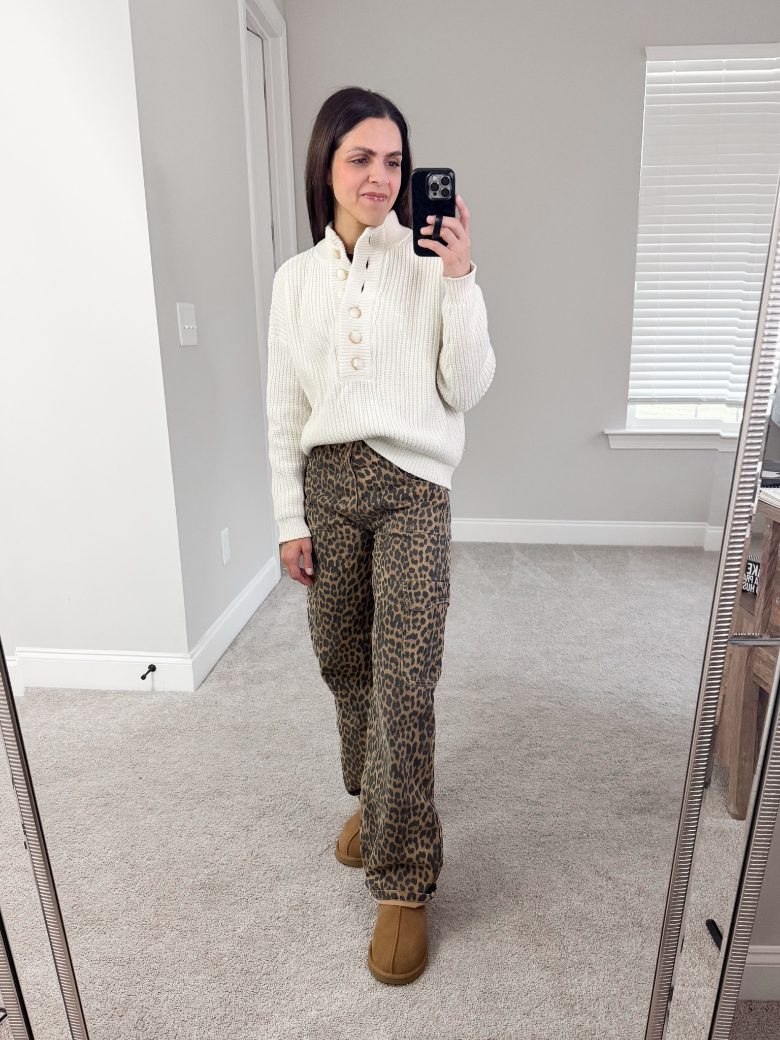 Winter outfit inspo

Sézane Lucas jumper
leopard cargo pants - wearing UK6
Tasman Ugg - tts 

#LTKStyleTip